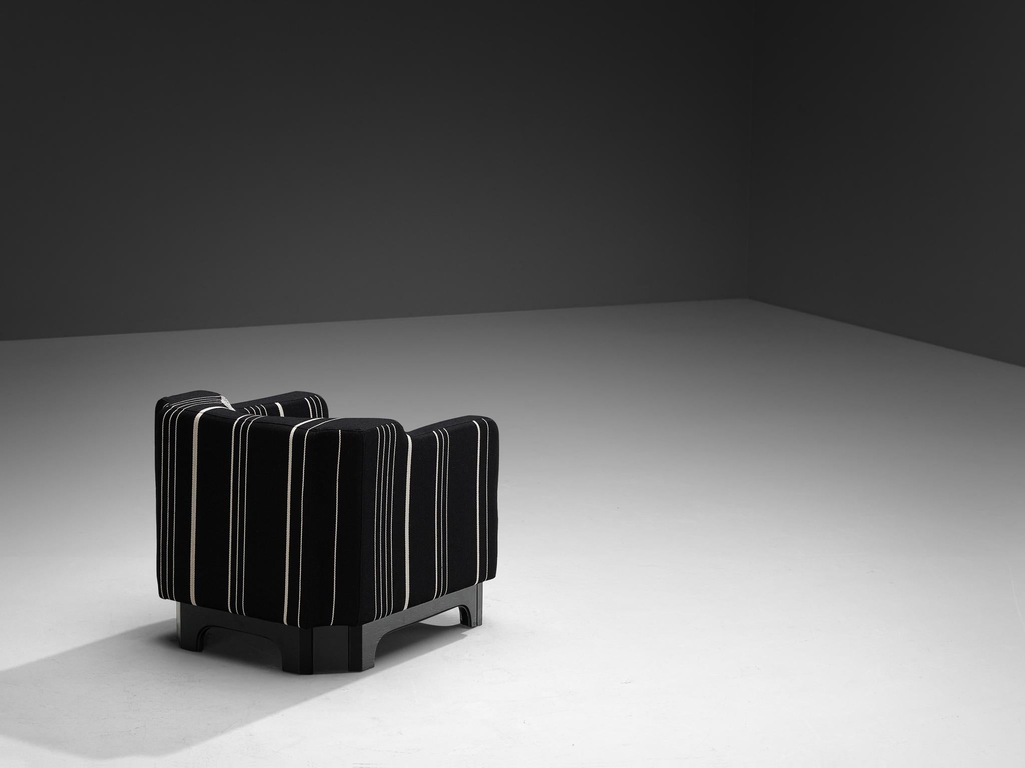 1950s Mid-Century Modern Pair of Italian Club Chairs in Black White Fabric For Sale 5
