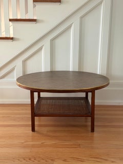 Tavolino da caffè rotondo in legno e canna di Paul McCobb del 1950, metà del secolo scorso