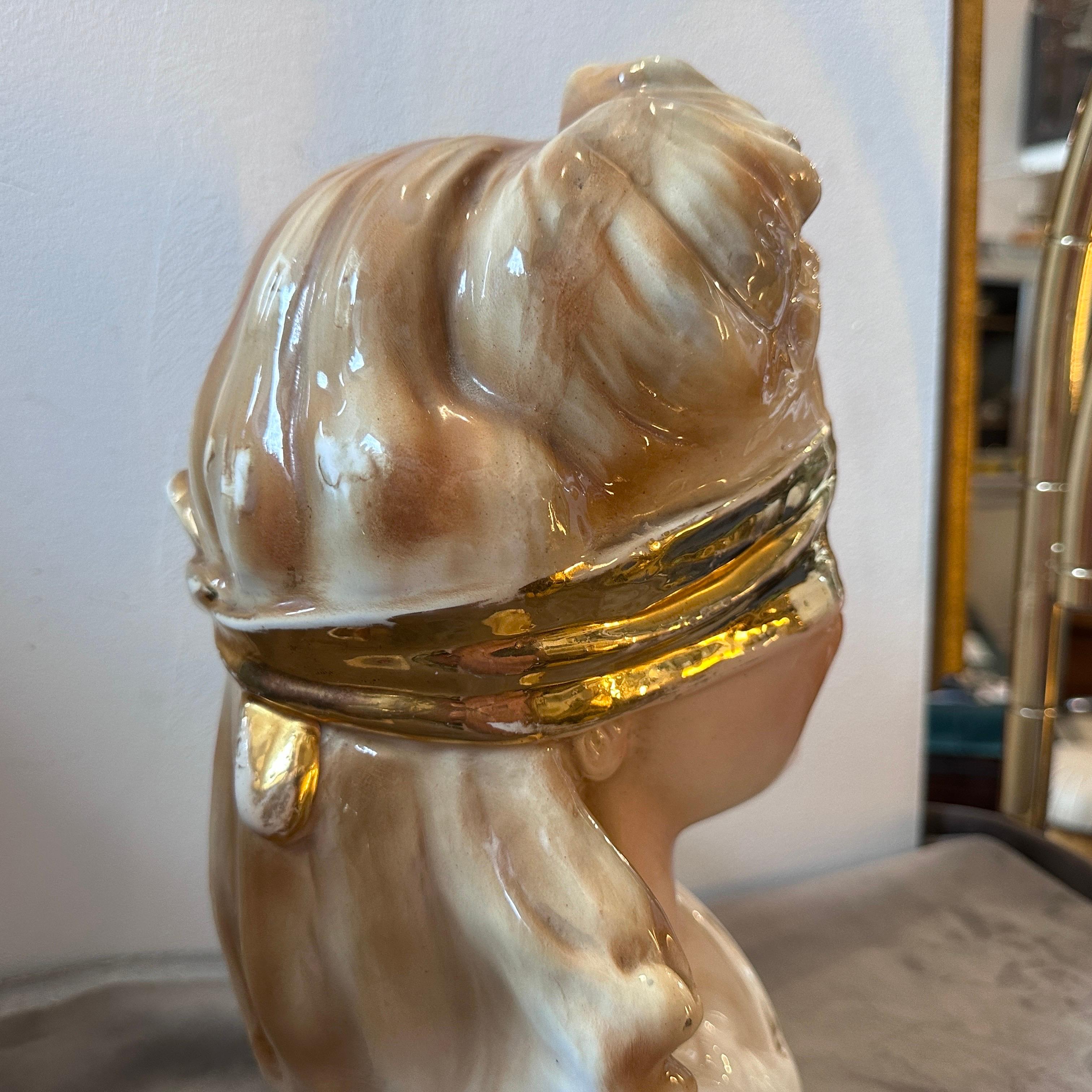 1950s Mid-century Modern Policrome Ceramic Bust of the Blindfolded Goddess In Good Condition For Sale In Aci Castello, IT