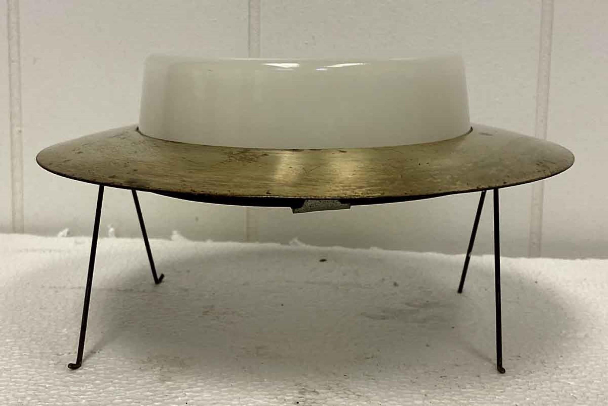 plafonnier encastré moderne des années 1950:: lentille en verre laiteux Bon état à New York, NY