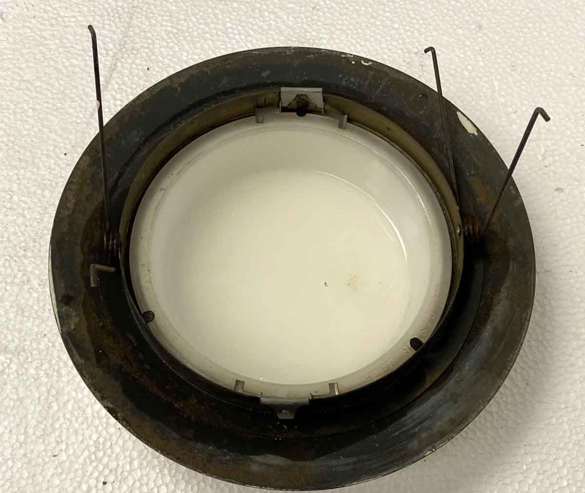 Milieu du XXe siècle plafonnier encastré moderne des années 1950:: lentille en verre laiteux
