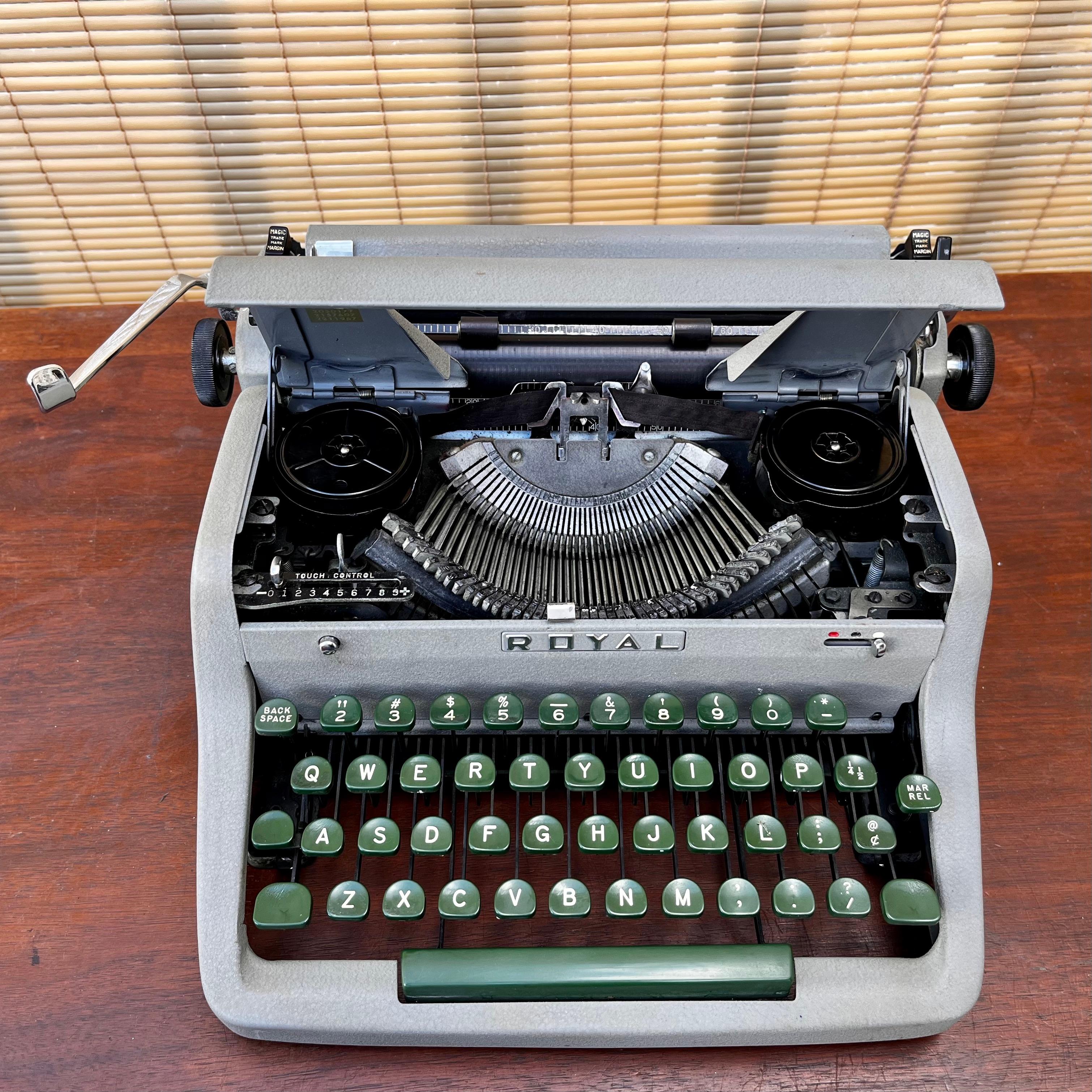 1950s Mid-Century Modern Royal Keystone Portable Typewriter with Case 1
