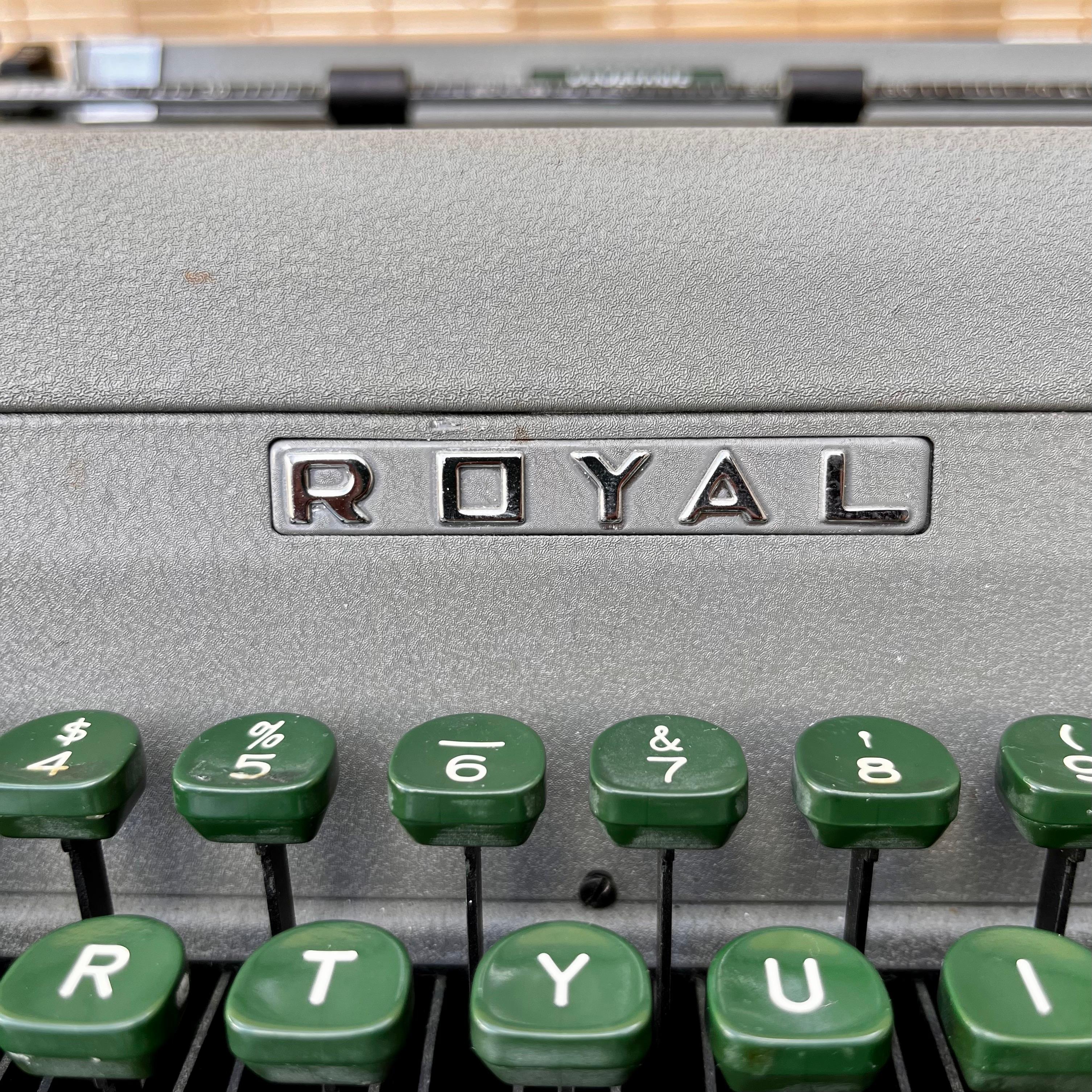 1950s Mid-Century Modern Royal Keystone Portable Typewriter with Case 4