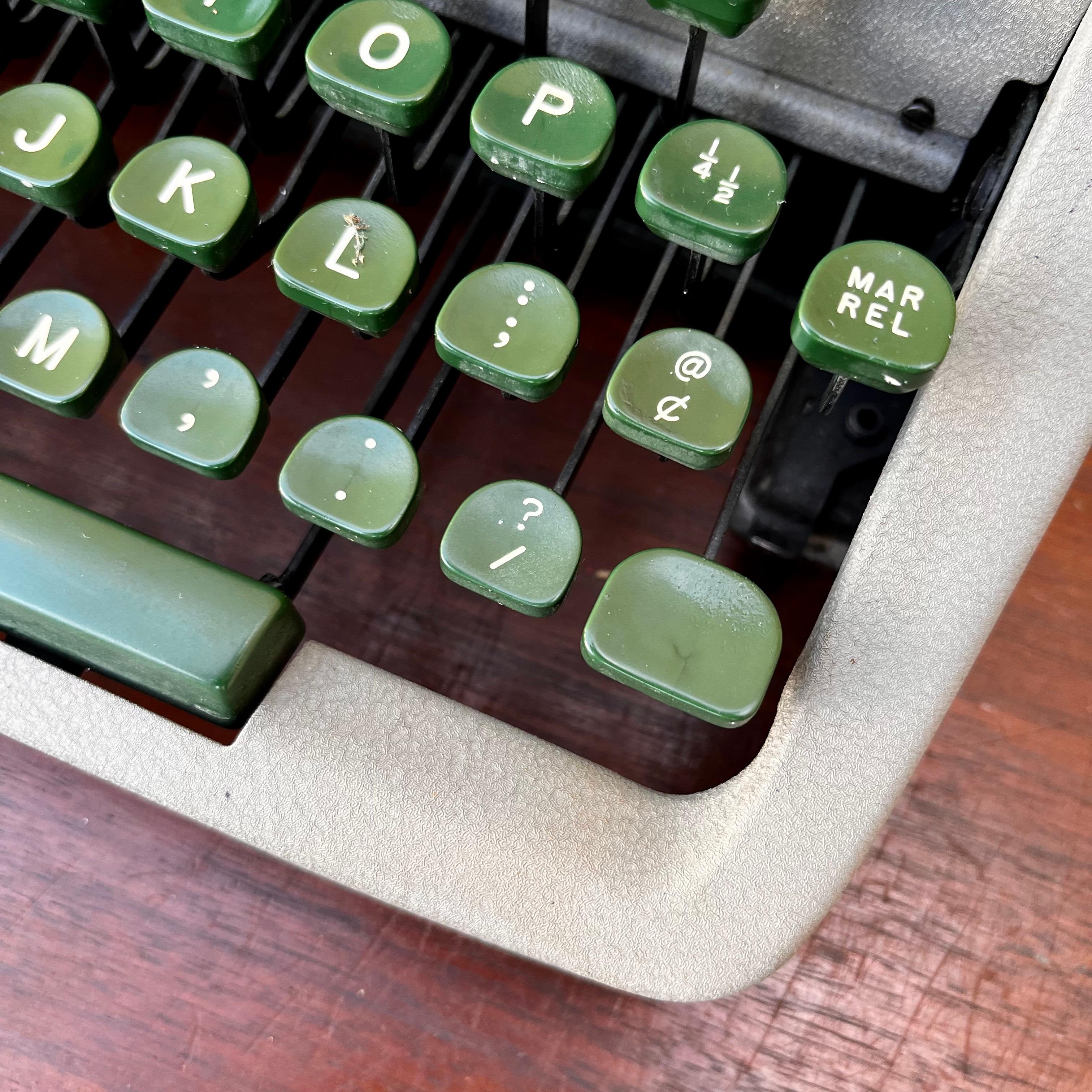 1950s Mid-Century Modern Royal Keystone Portable Typewriter with Case 9