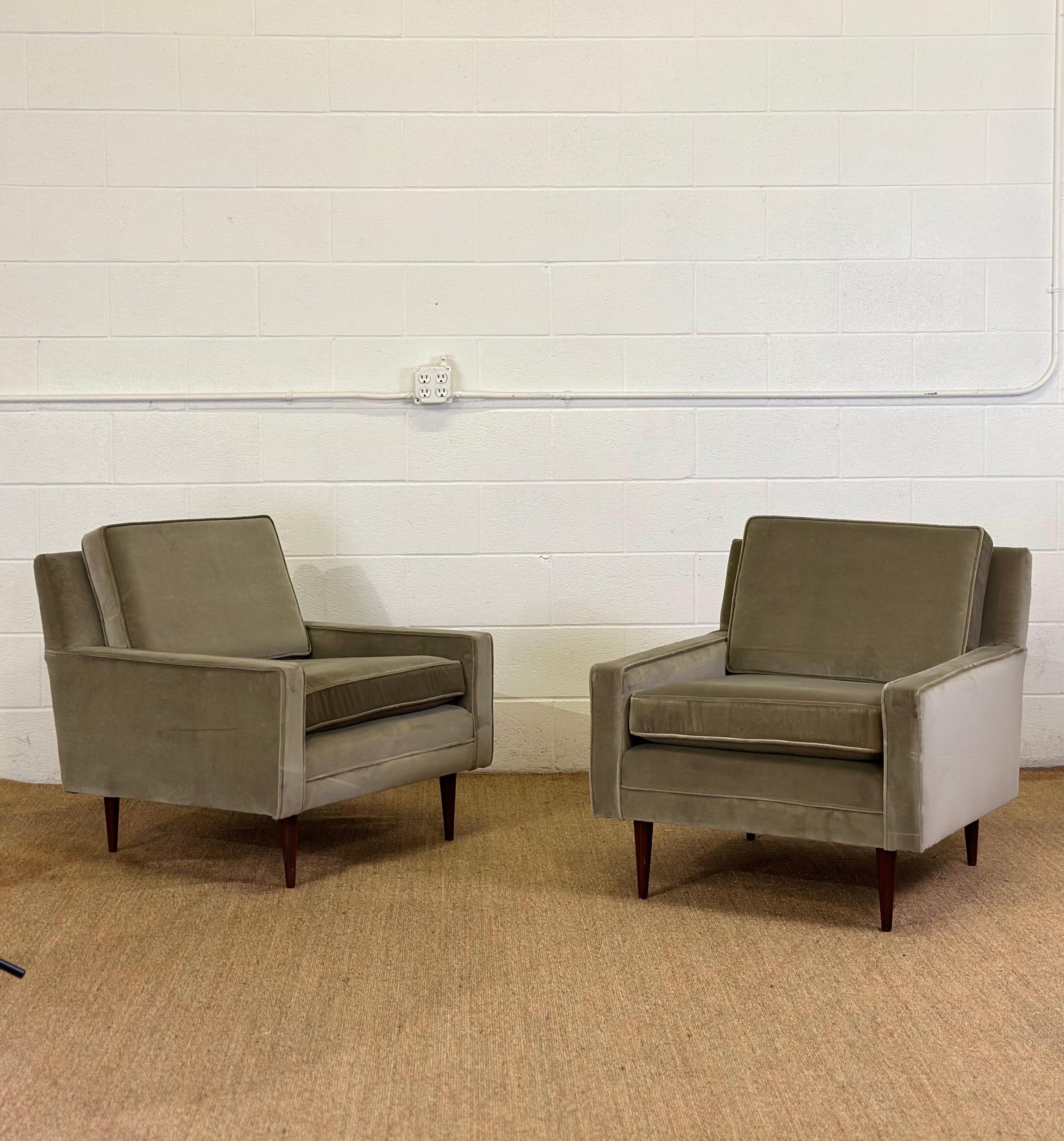 Velours Paire de fauteuils de salon The Modernity Sage des années 1950  en vente