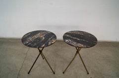 Paire de tables d'appoint sculpturales mi-siècle modernes des années 1950