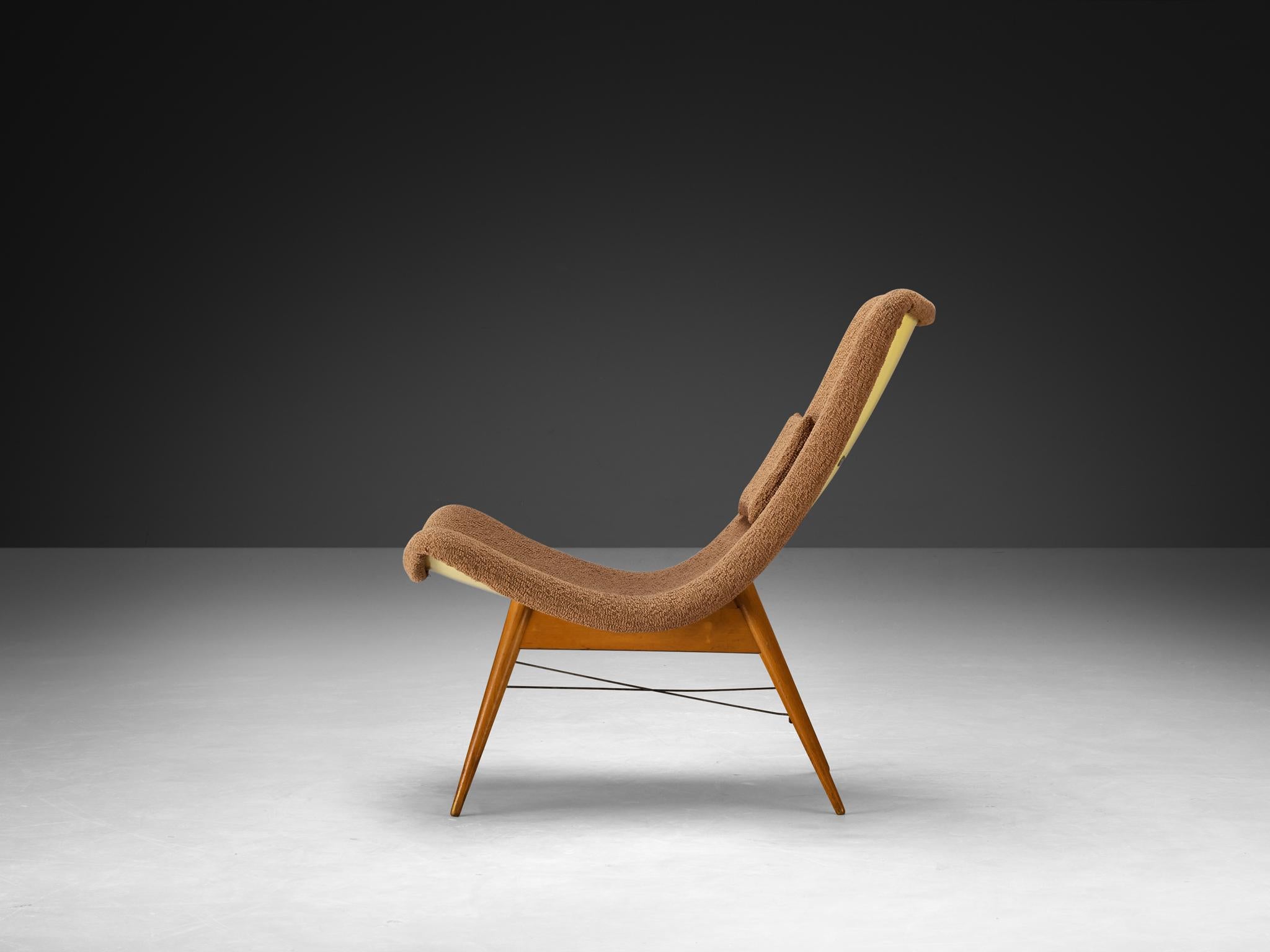 Czech 1950s Mid-Century Modern Shell Lounge Chair in Beige Upholstery For Sale