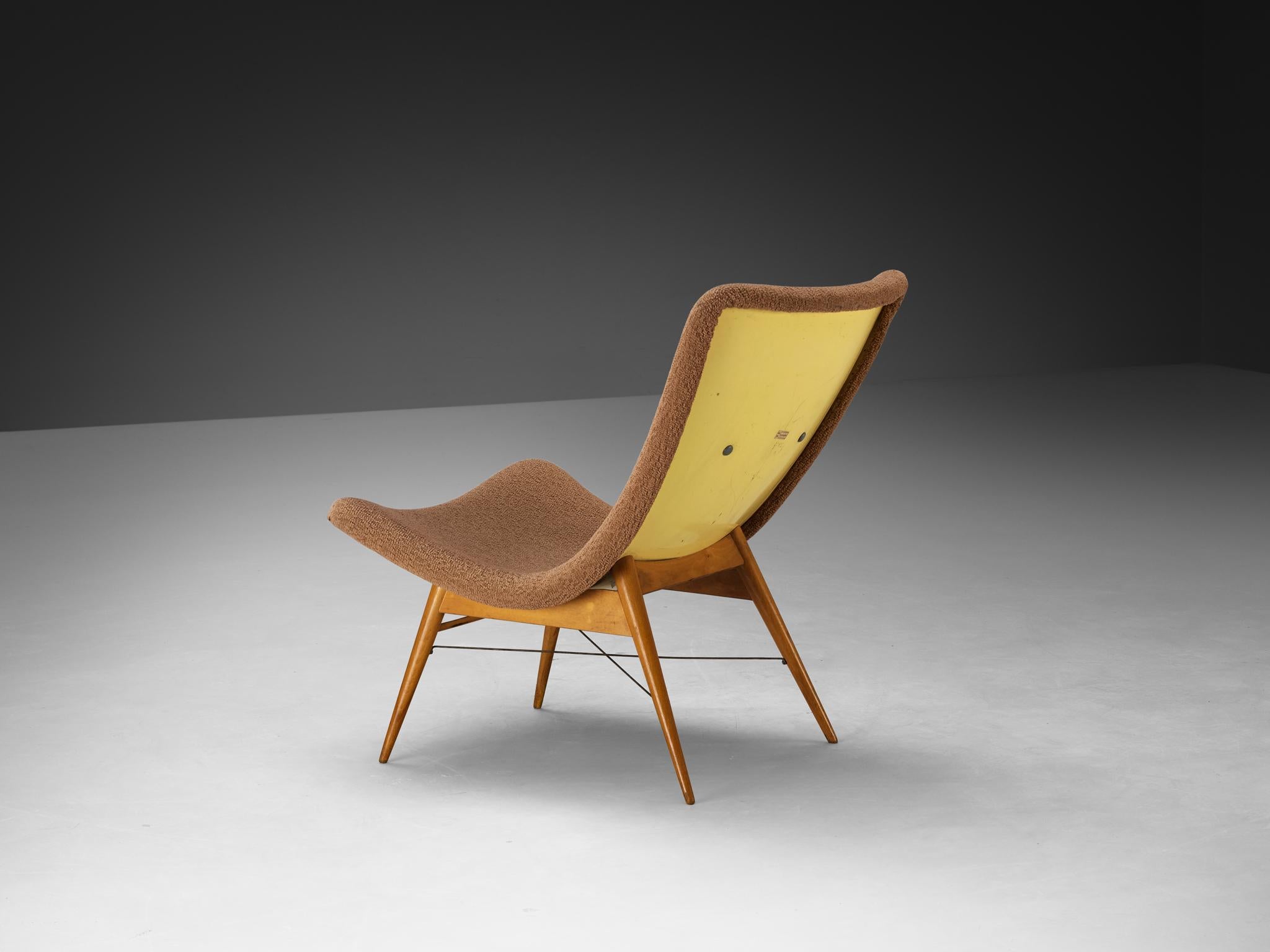 1950s Mid-Century Modern Shell Lounge Chair in Beige Upholstery In Good Condition For Sale In Waalwijk, NL