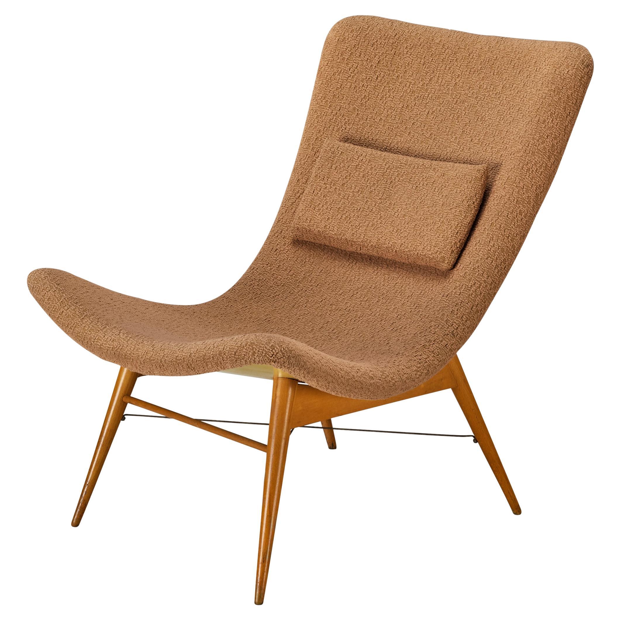 1950s Mid-Century Modern Shell Lounge Chair in Beige Upholstery For Sale