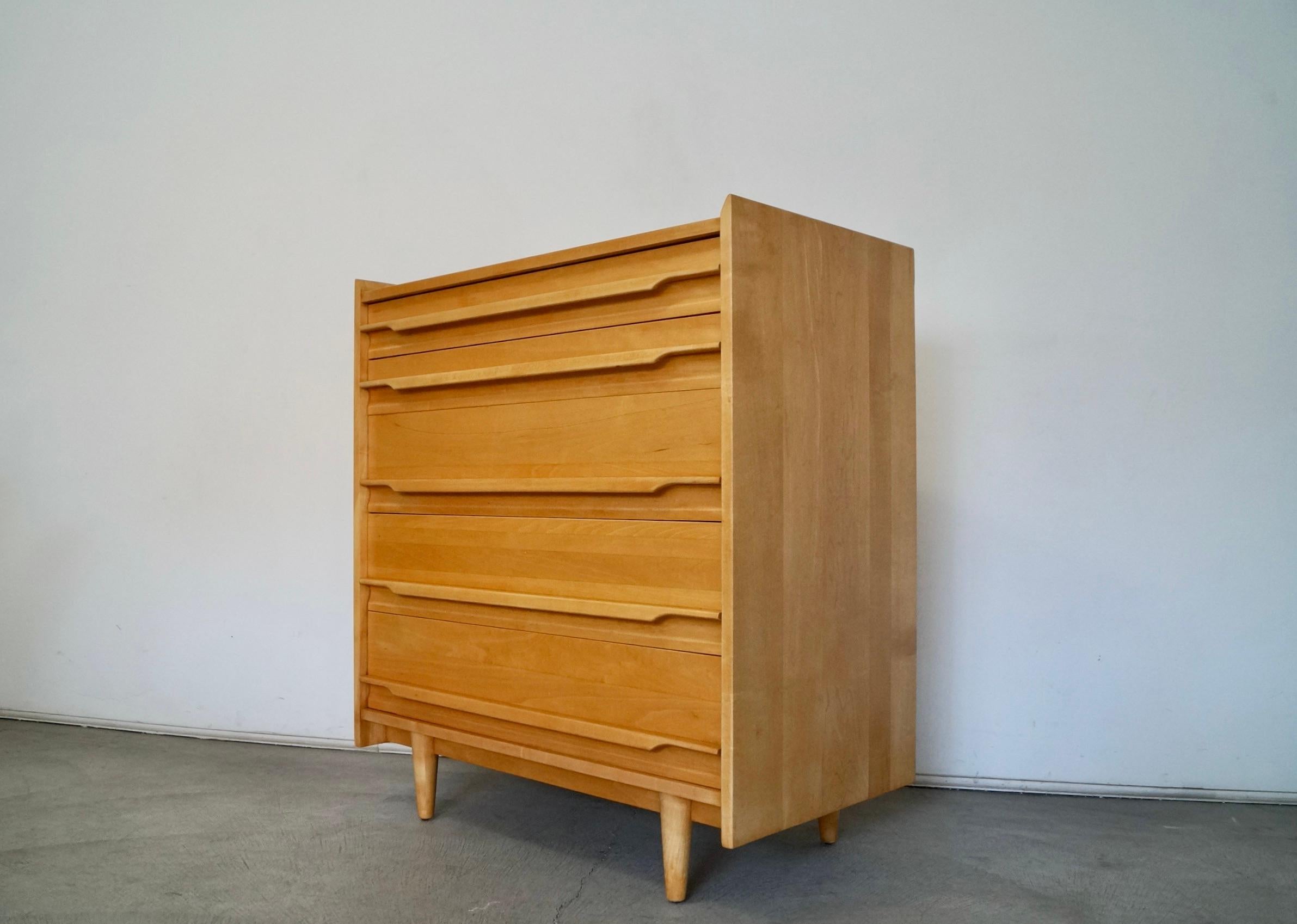 1950's Mid-Century Modern Solid Maple Dresser by Crawford In Excellent Condition For Sale In Burbank, CA