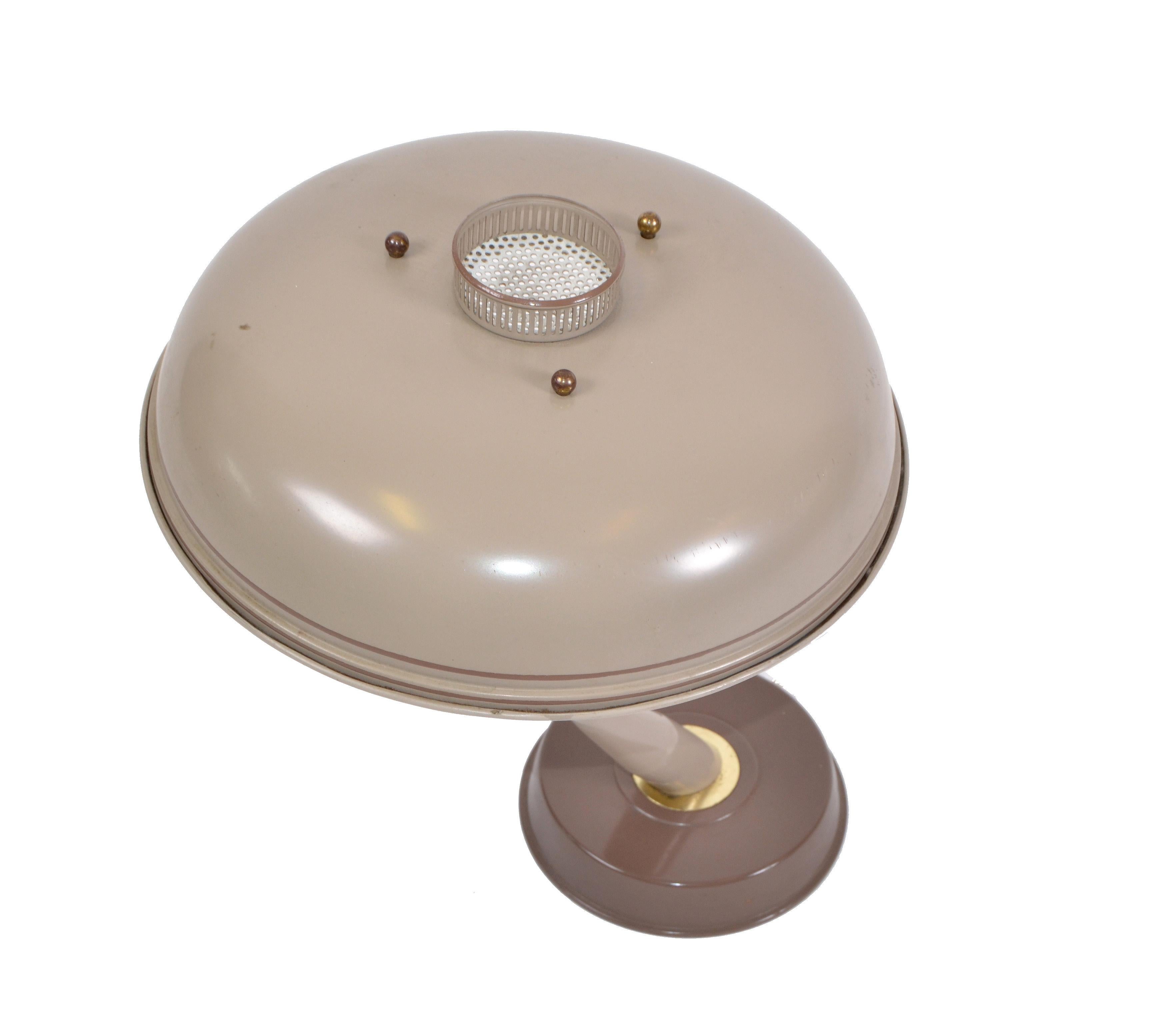 1950s Mid-Century Modern Space Age Brown Metal & Brass Flying Saucer Tischlampe (Mitte des 20. Jahrhunderts) im Angebot
