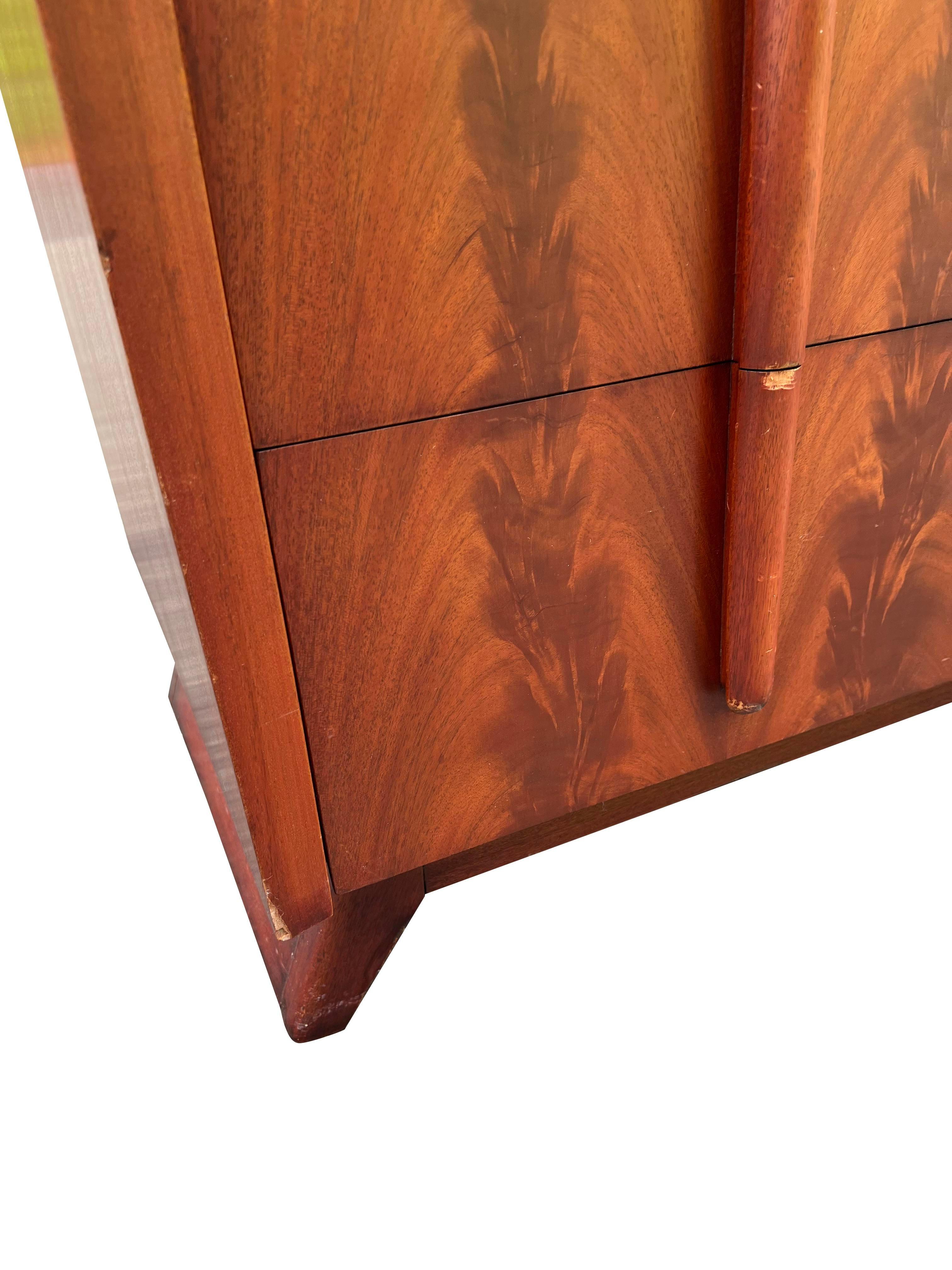 1950s Mid Century Modern Streamline Deco Tall Dresser Highboy Bon état à Saddle River, NJ