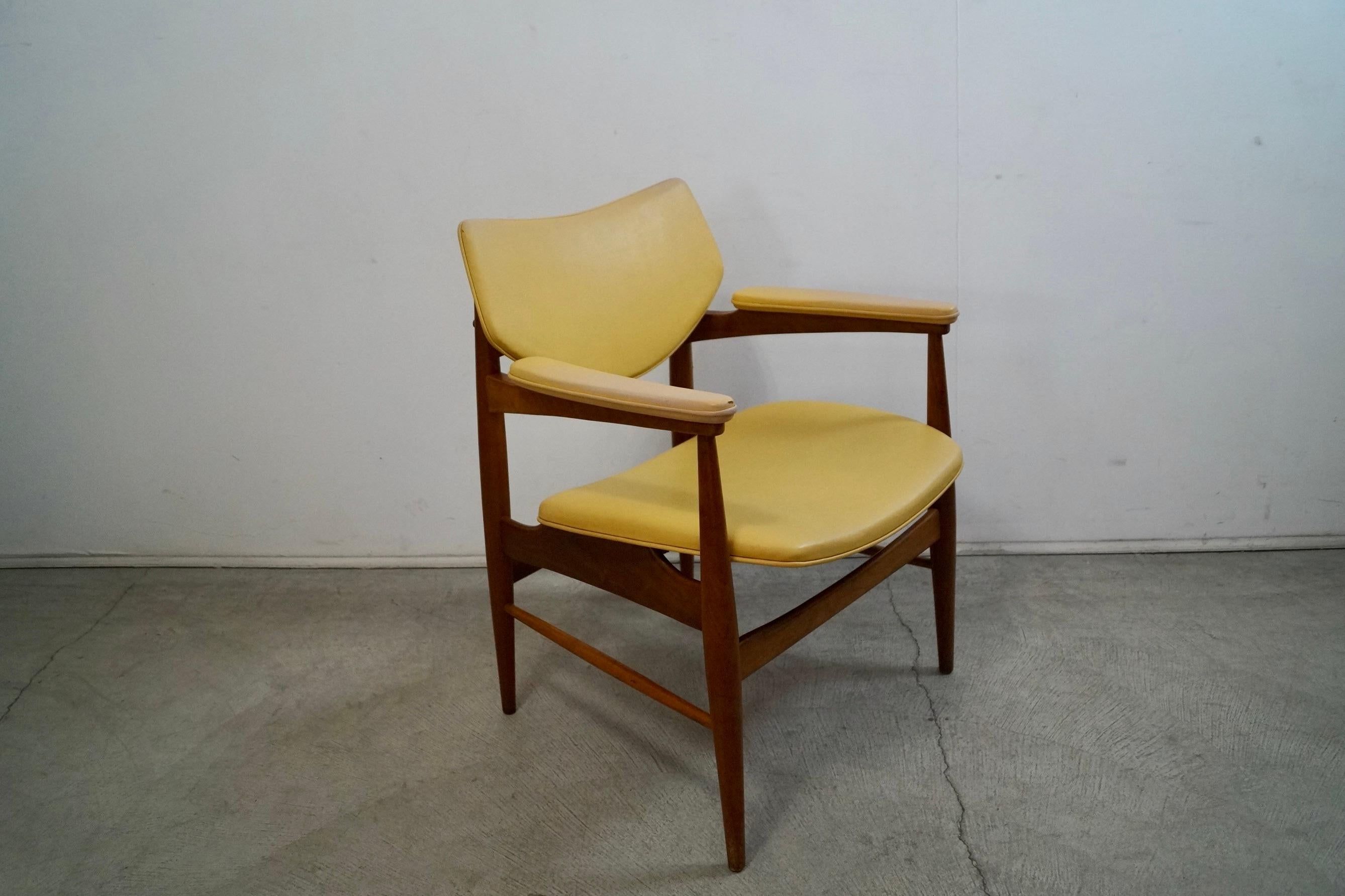 1950's Mid-Century Modern Walnut Armchair by Thonet For Sale 4