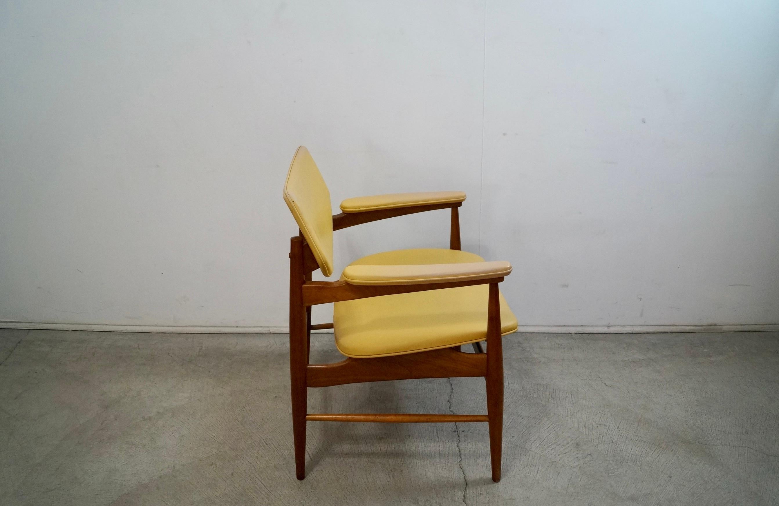 1950's Mid-Century Modern Walnut Armchair by Thonet For Sale 5