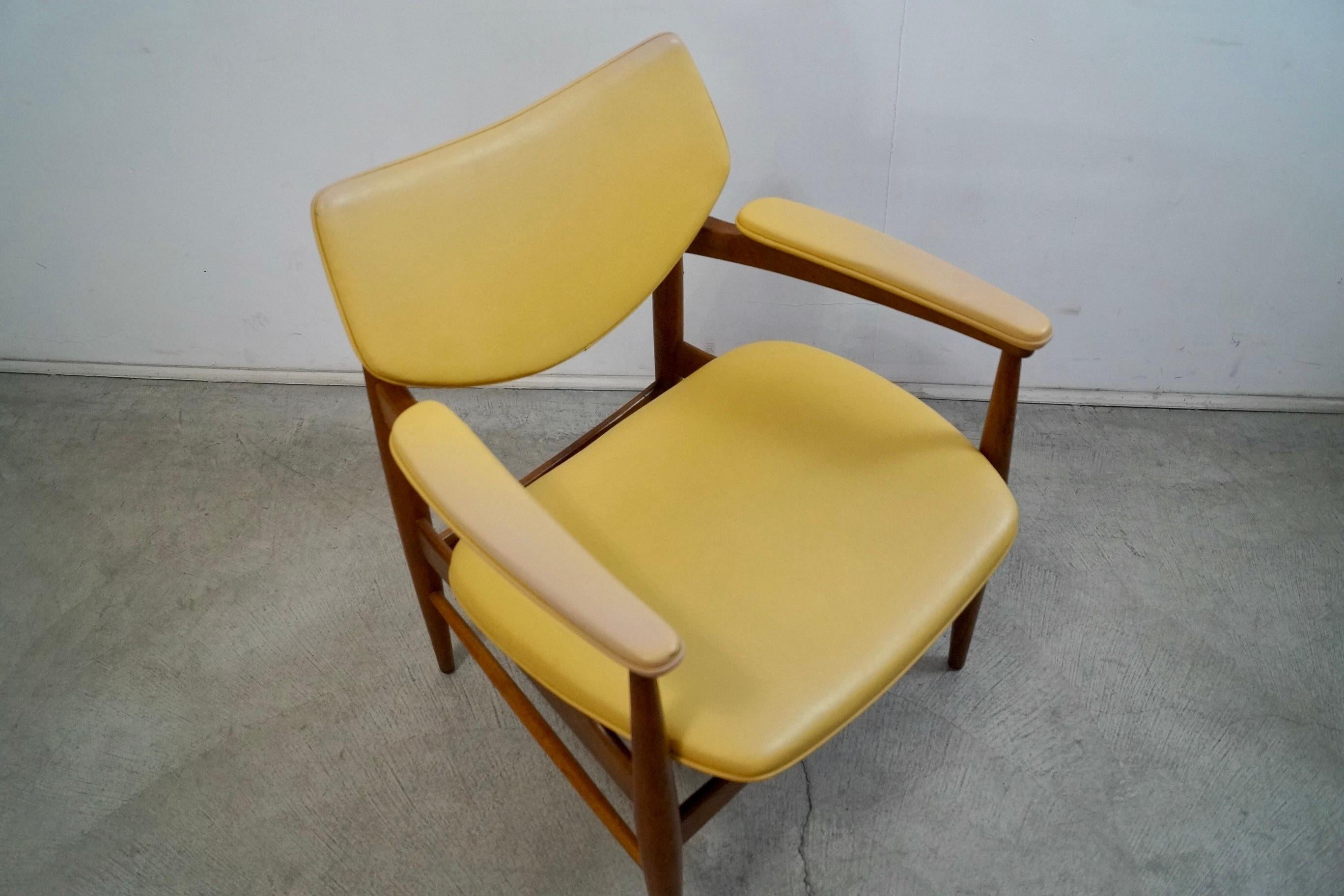 1950's Mid-Century Modern Walnut Armchair by Thonet For Sale 7