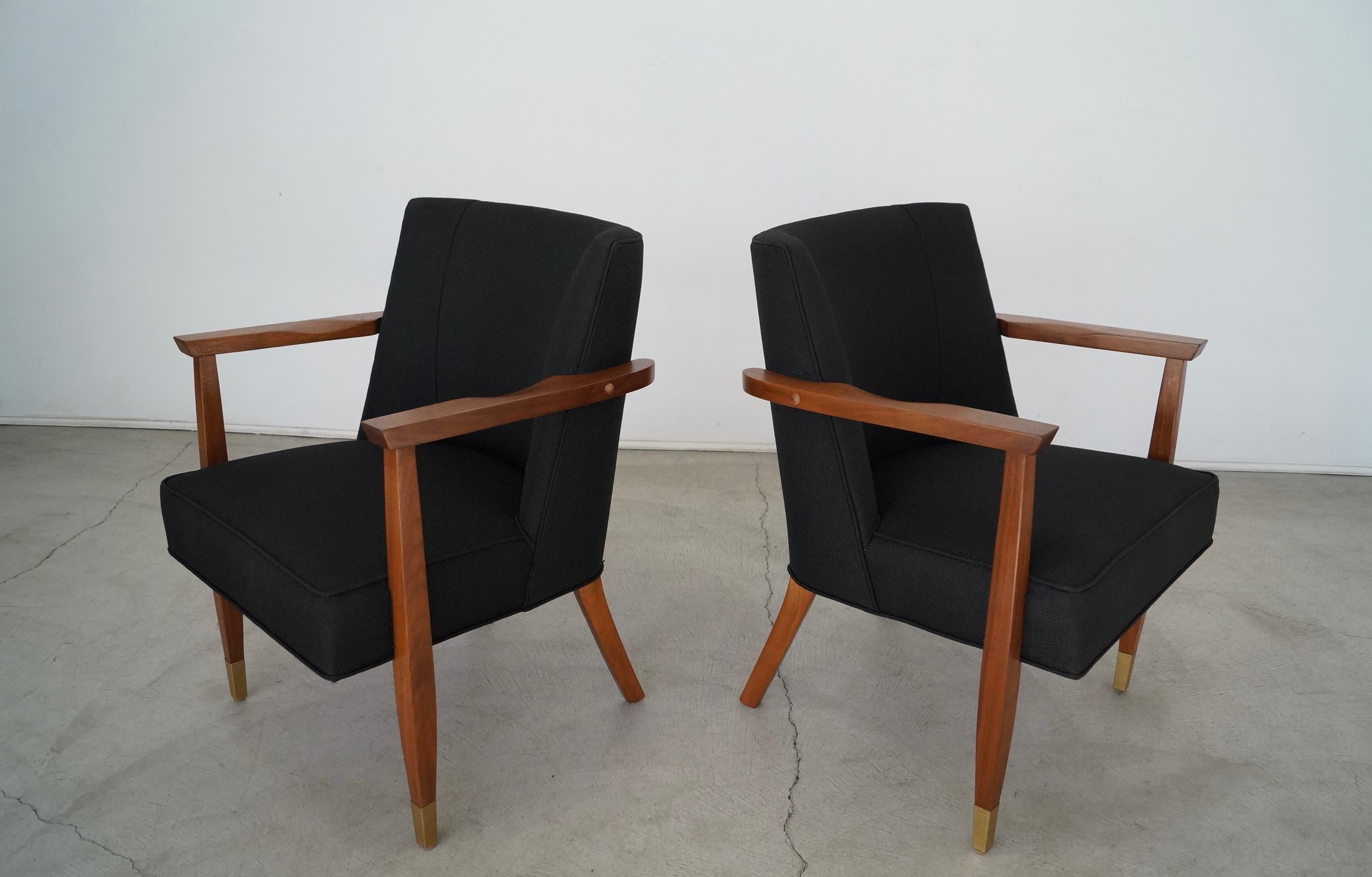 Paire de fauteuils d'appoint en noyer de style mi-siècle moderne, années 1950 en vente 4