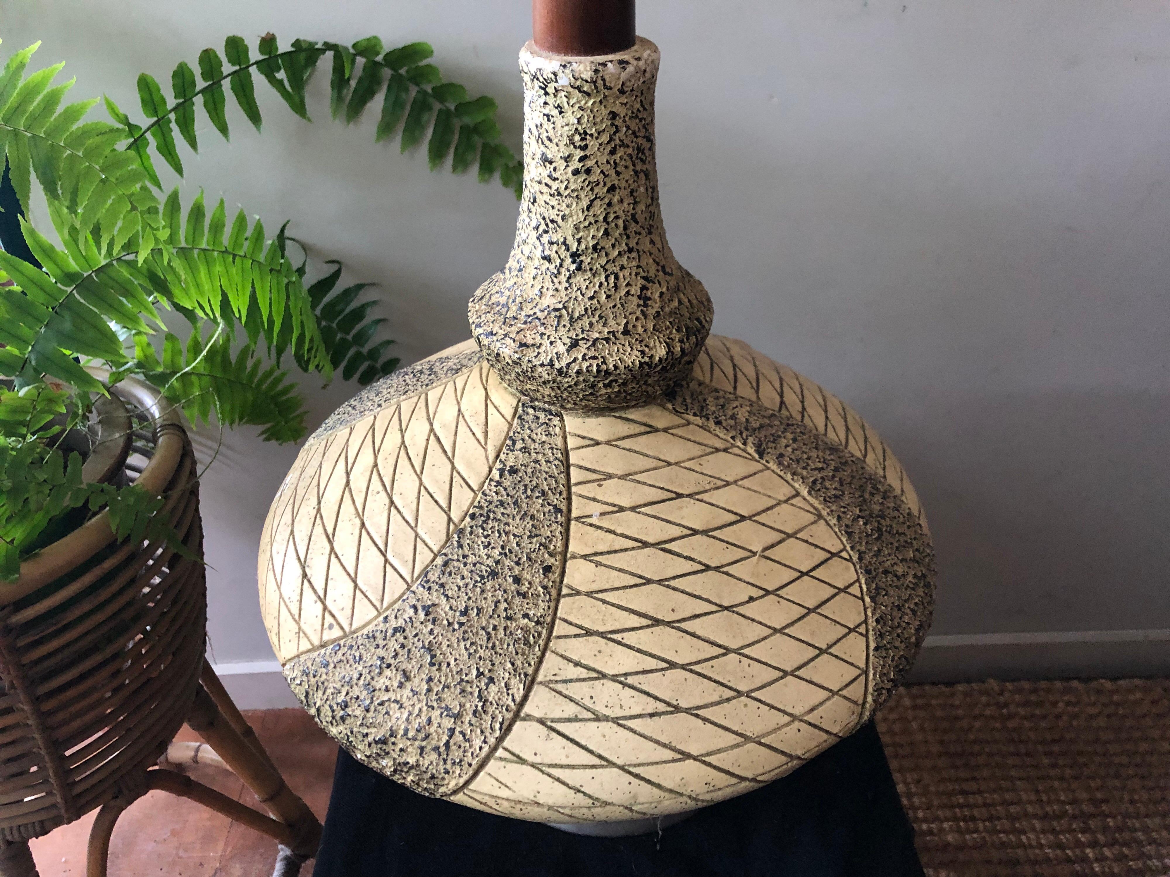 1950s Mid-Century Modern Yellow and Black Pottery Art Genie Lamp For Sale 6