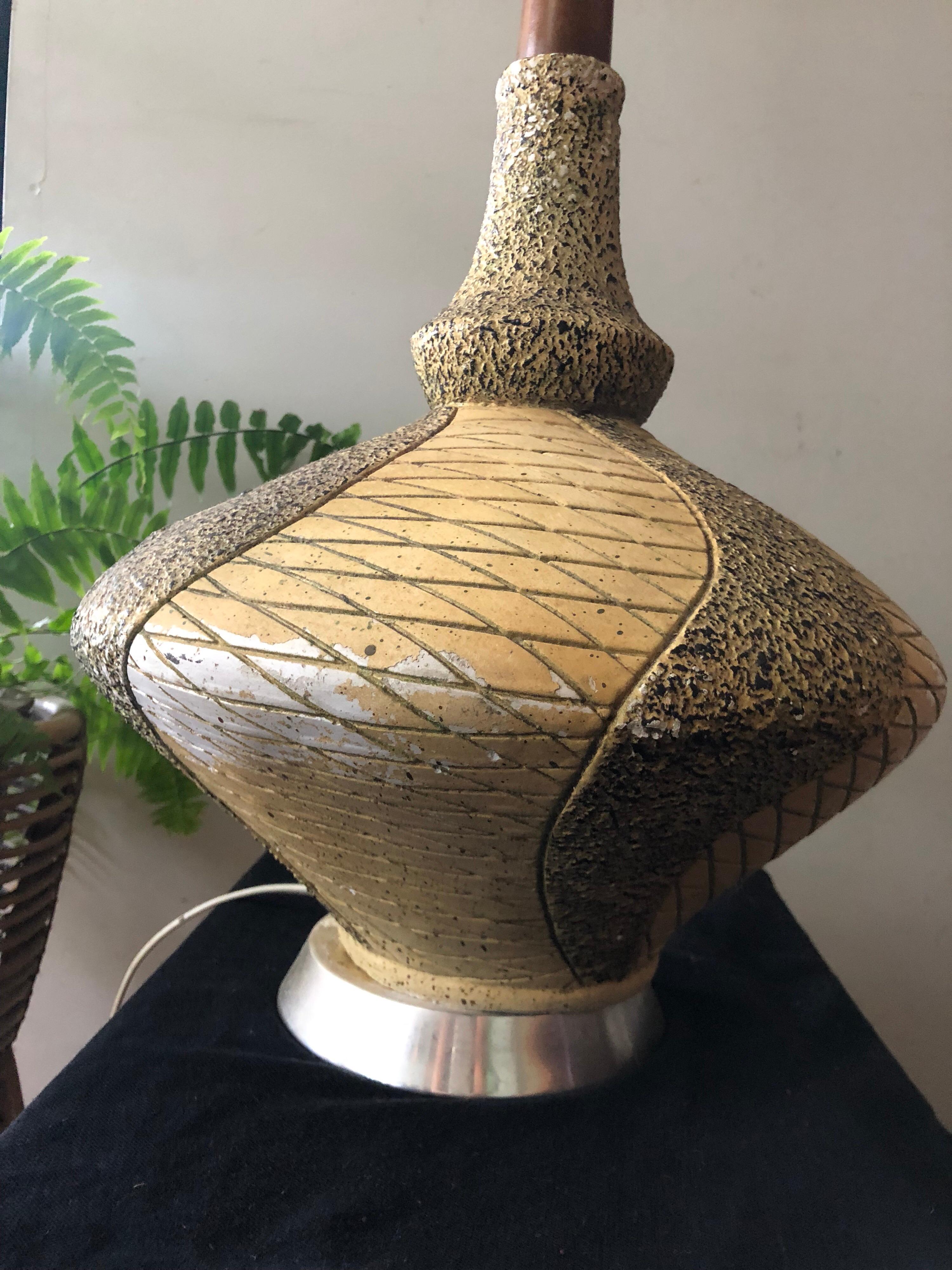 1950s Mid-Century Modern Yellow and Black Pottery Art Genie Lamp For Sale 2