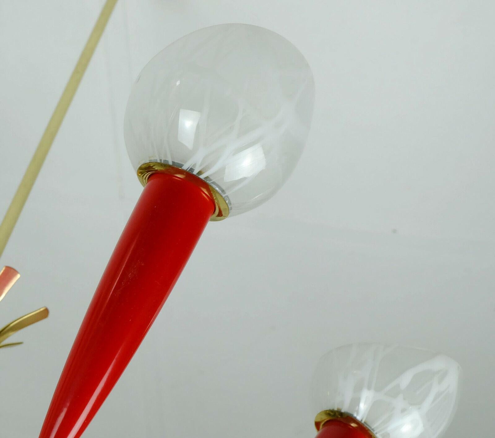 Ottone Lampada a sospensione del 1950 di metà secolo in ottone con 7 paralumi in vetro in vendita