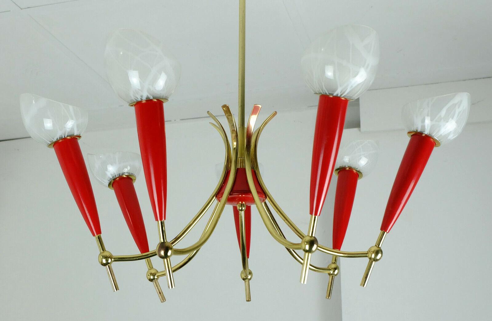Lampada a sospensione del 1950 di metà secolo in ottone con 7 paralumi in vetro in vendita 1