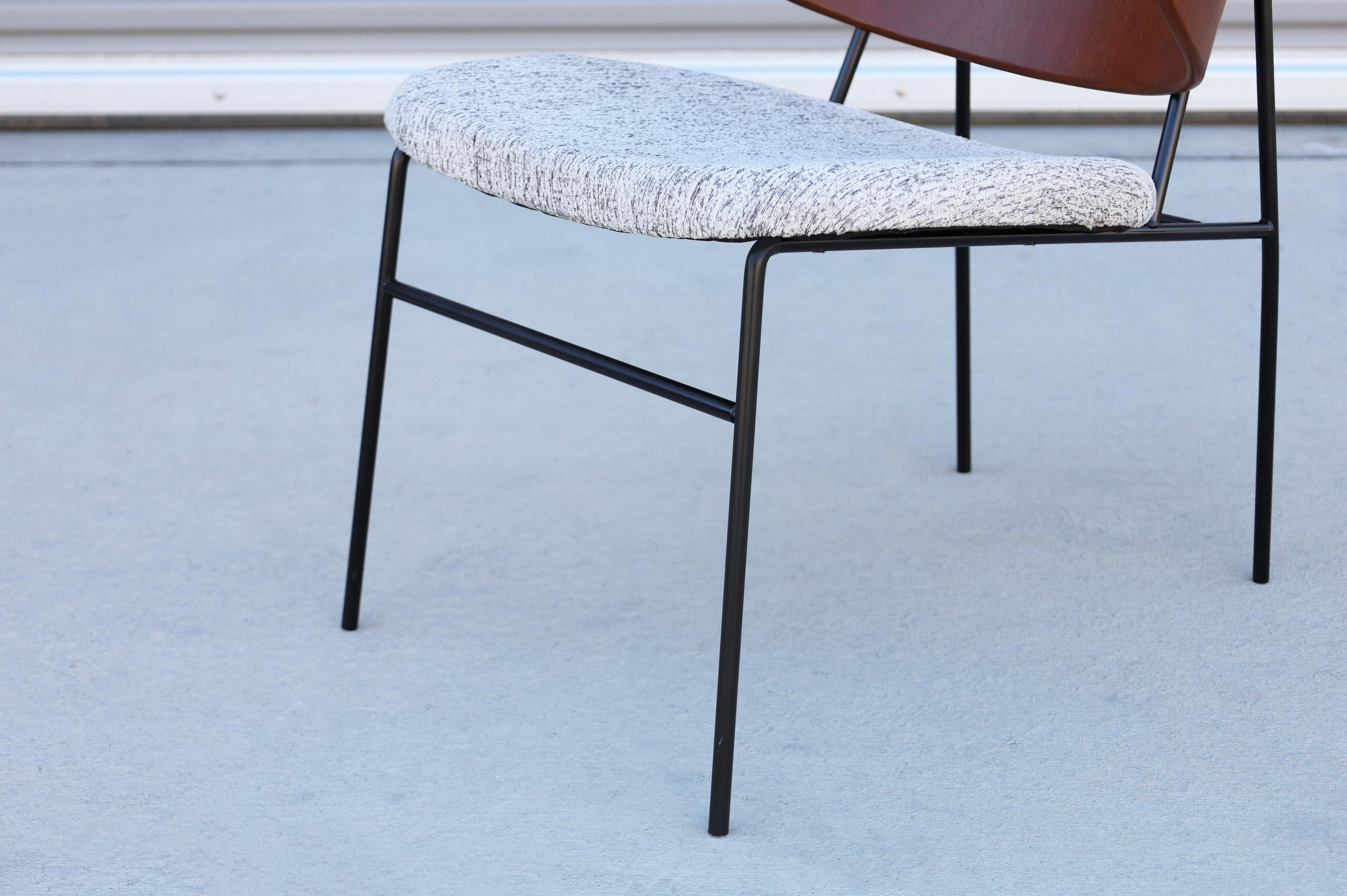 1950s Mid Century Penguin Chairs by Kofod Larsen for Selig- Set of 2 im Angebot 4