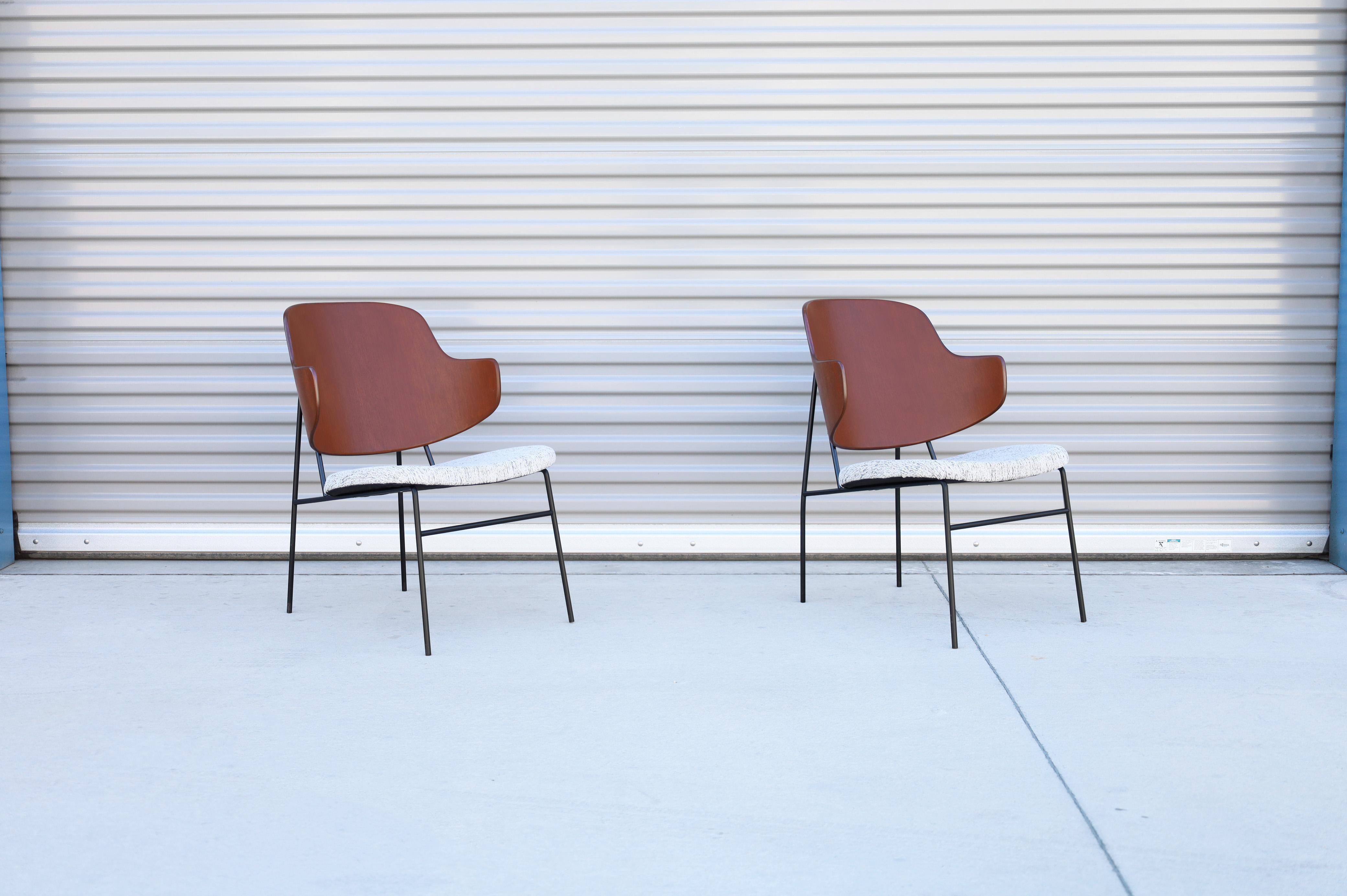 1950s Mid Century Penguin Chairs by Kofod Larsen for Selig- Set of 2 (Moderne der Mitte des Jahrhunderts) im Angebot