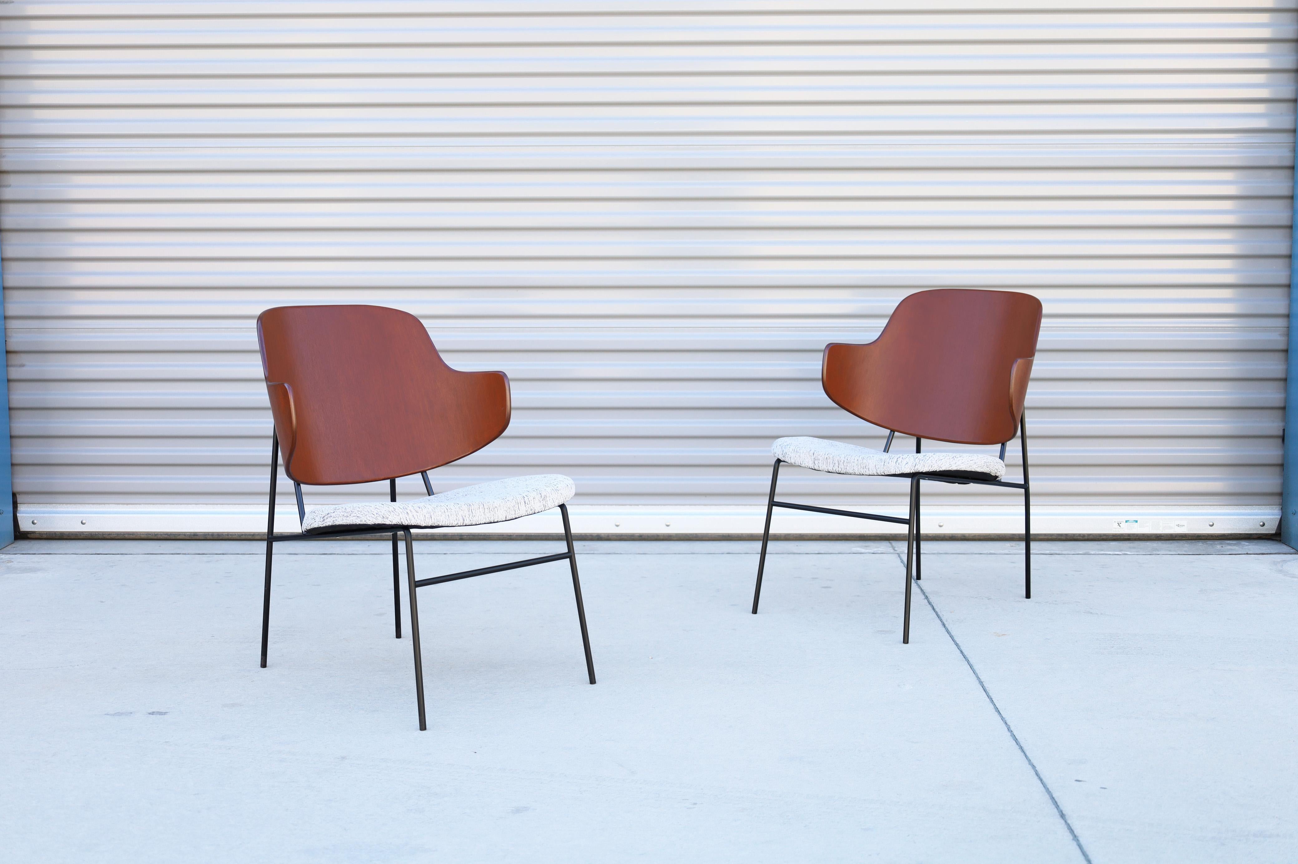 1950s Mid Century Penguin Chairs by Kofod Larsen for Selig- Set of 2 im Zustand „Gut“ im Angebot in North Hollywood, CA