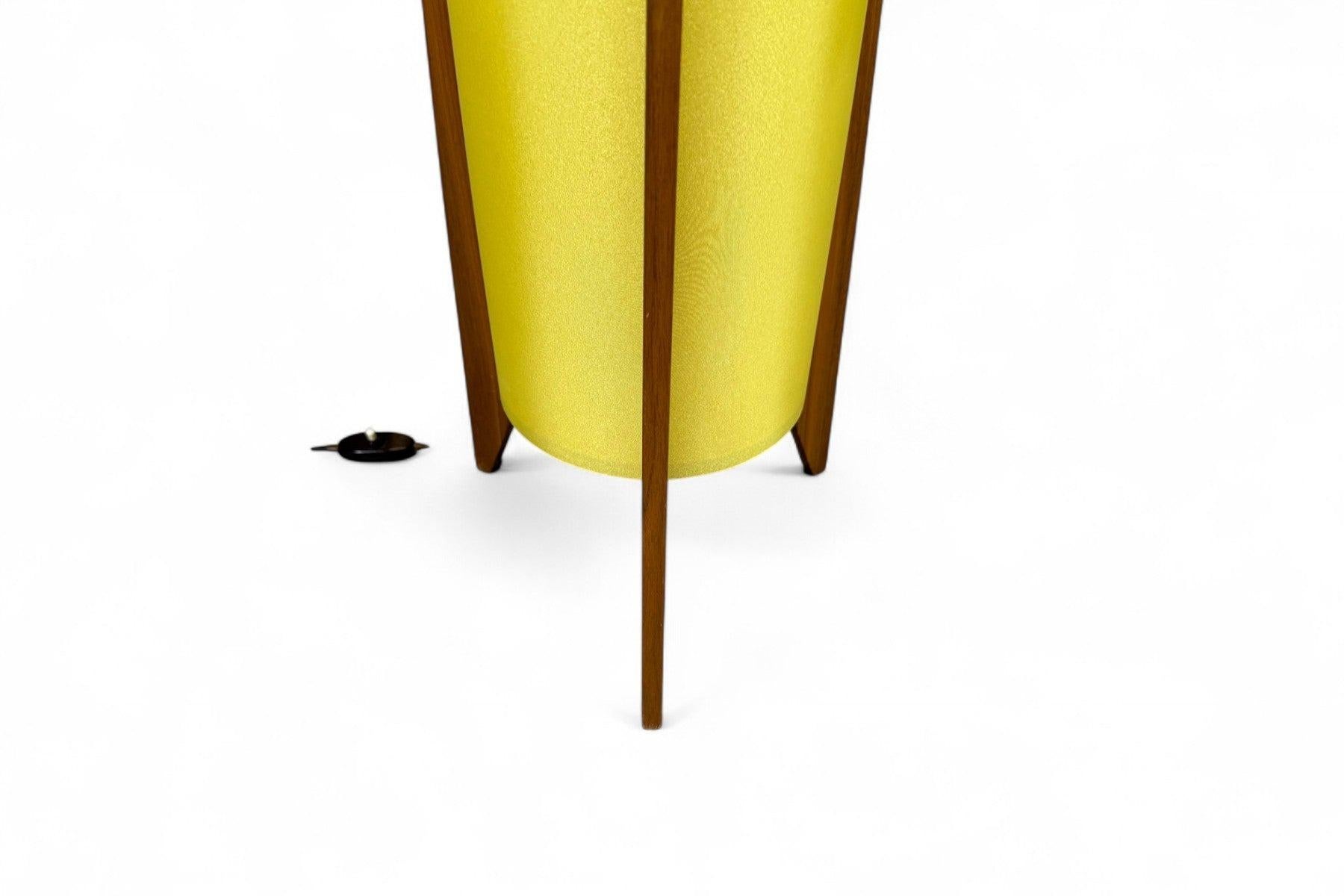 Lámpara de pie Rocket de los años 50 en nogal Moderno de mediados de siglo en venta