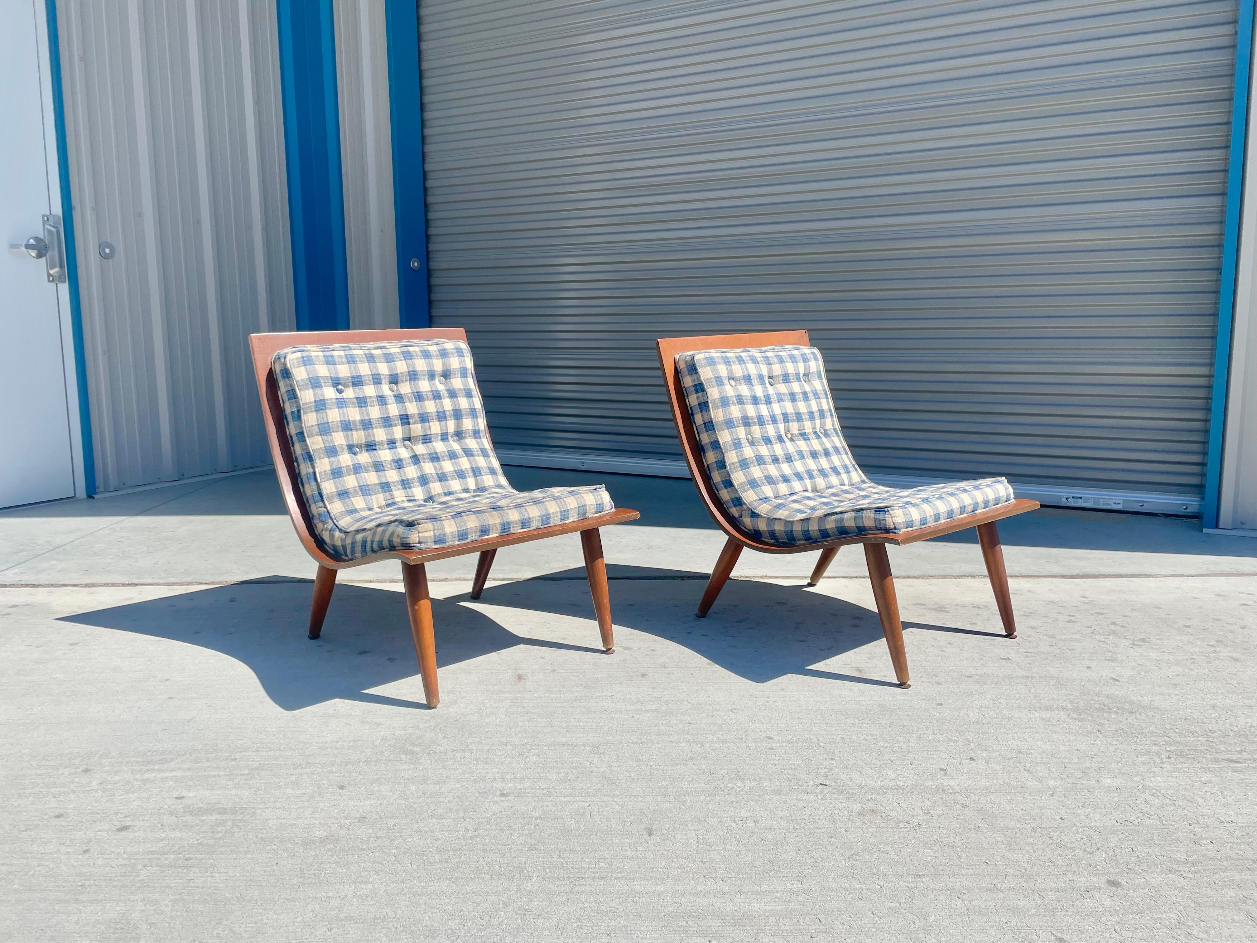 Mid-Century Modern 1950s Midcentury Scoop Lounge Chairs by Carter Brothers, a Pair
