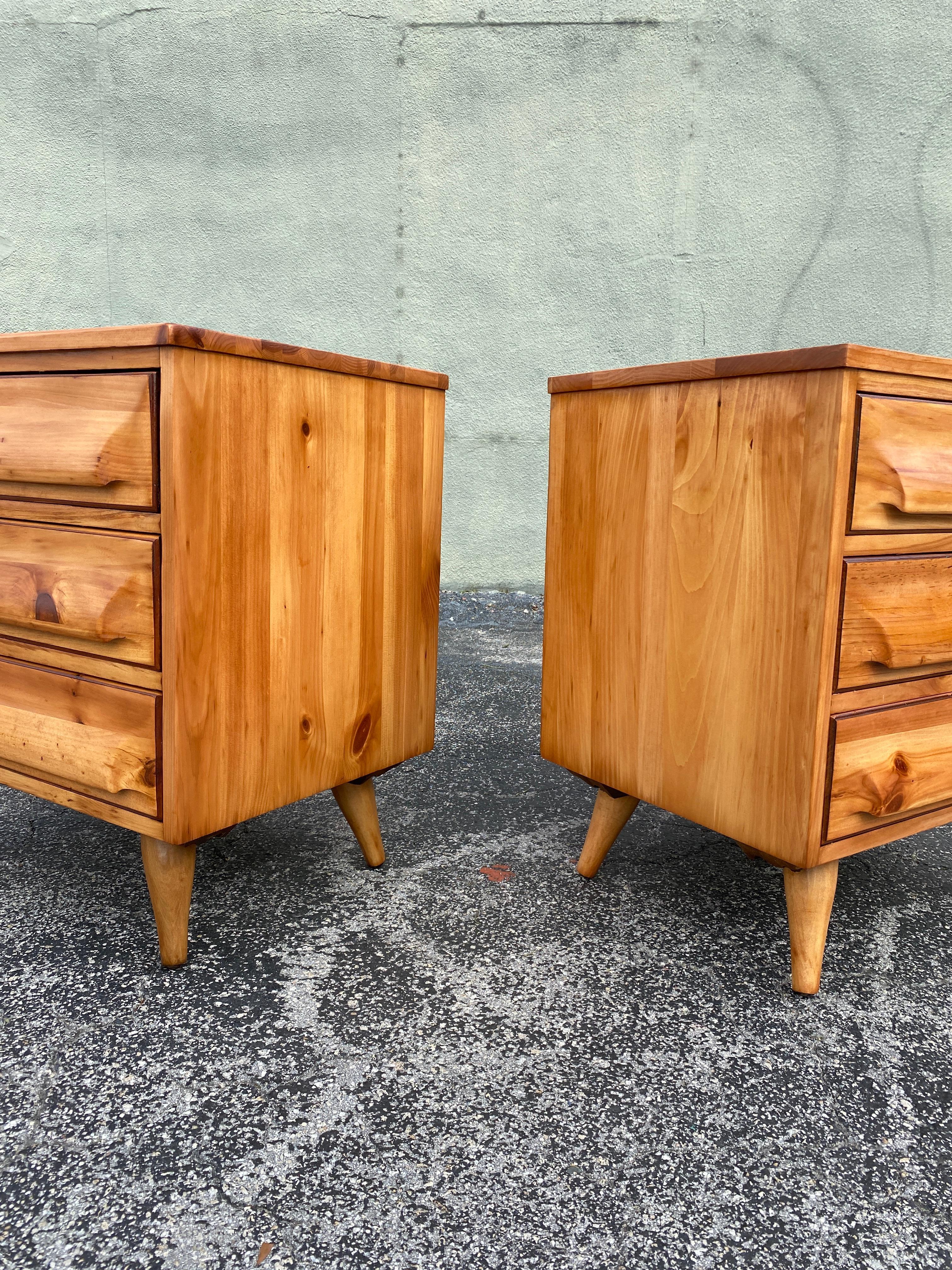 1950s Mid-Century Signed Franklin Shockey Sculpted Pine Nightstands - a Pair 3
