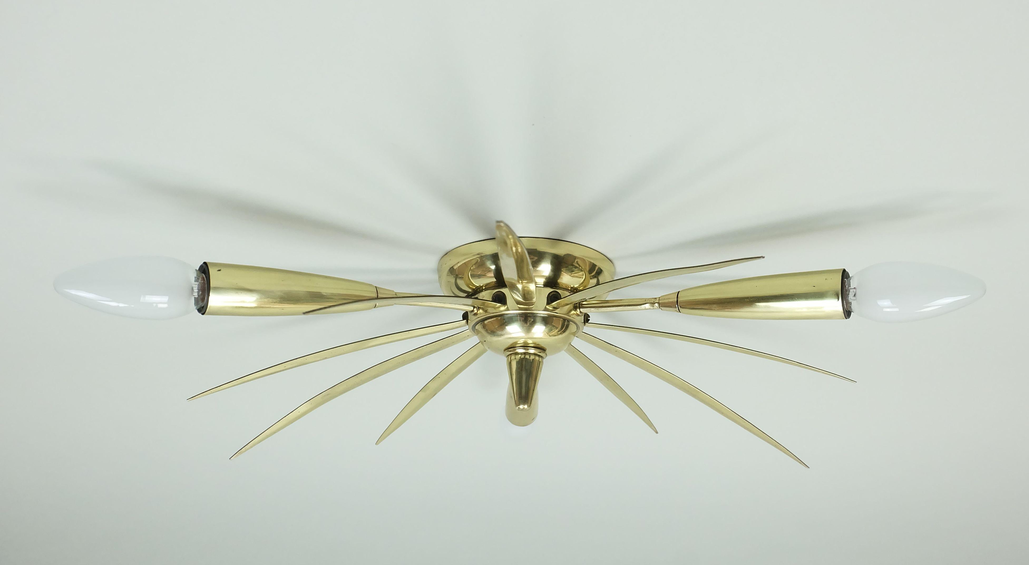 1950er Jahre Mitte des Jahrhunderts Sputnik 3-Licht Messing FLUSH MOUNT (Deutsch) im Angebot