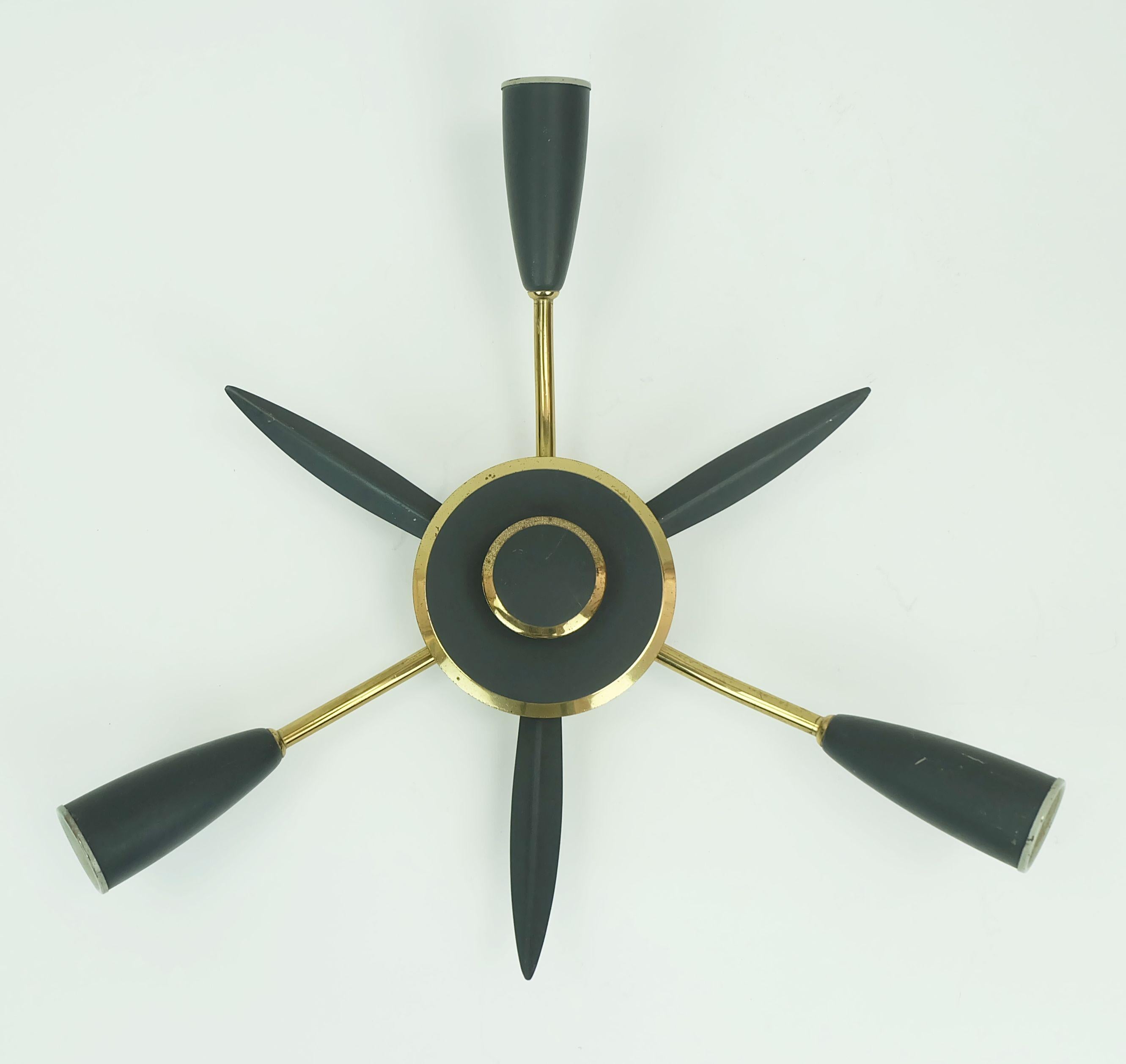 Mid-Century Modern BRAS DE PLAFOND Sputnik à 3 lumières, laiton et métal gris foncé, années 50, milieu du siècle dernier en vente