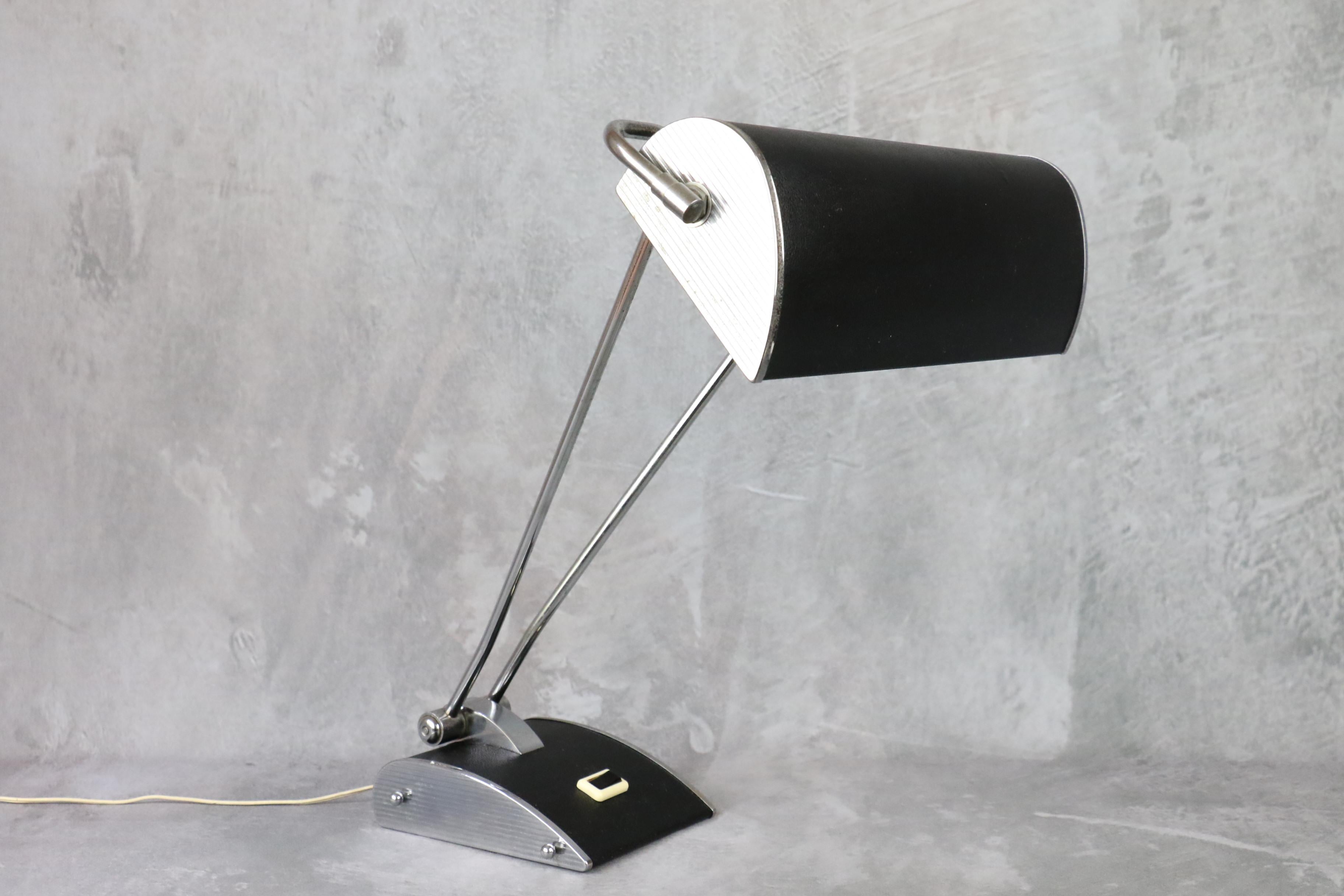 1950s Mid-century table lamp by Eileen Gray, JUMO, France.  In Good Condition In Camblanes et Meynac, FR