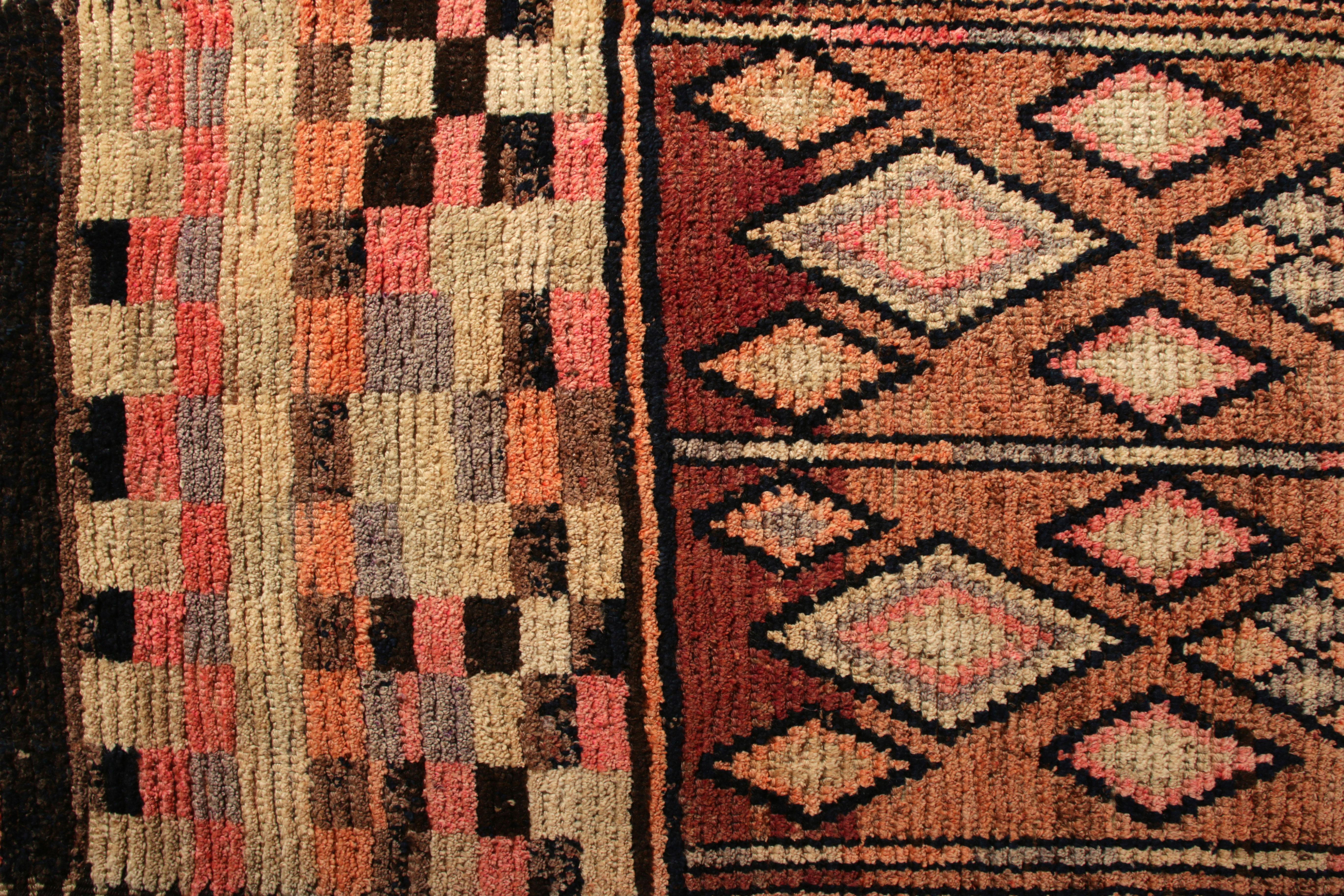 1950s Midcentury Turkish Rug Beige Pink Runner Geometric Pattern by Rug & Kilim In Good Condition In Long Island City, NY