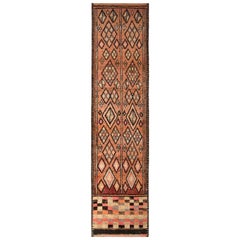 Türkischer Teppich aus der Mitte der 1950er Jahre in Beige und Rosa mit geometrischem Muster von Teppich & Kelim