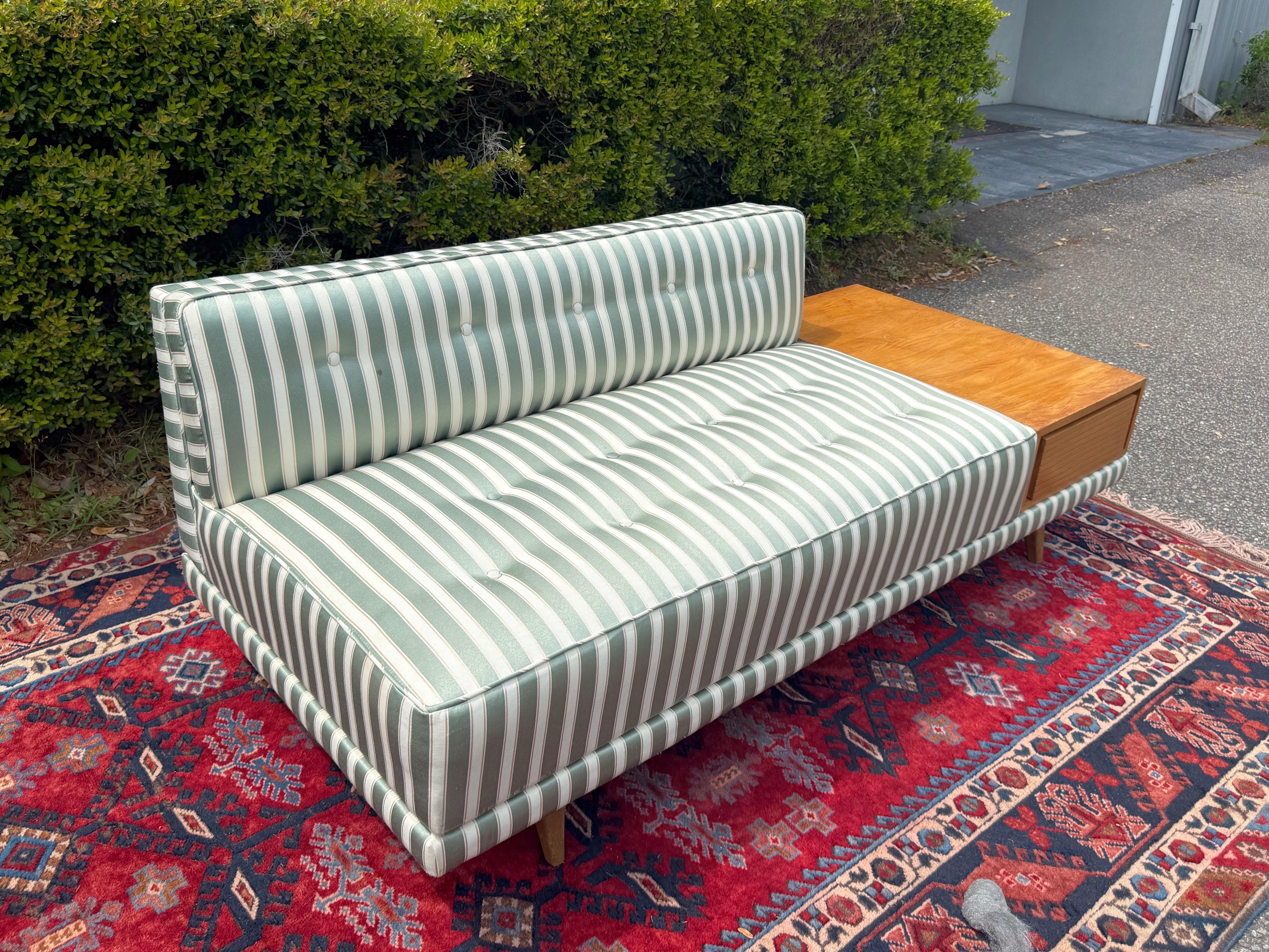 Mid-20th Century 1950s Mid-Century Upholstered Chaise With Attached Table For Sale