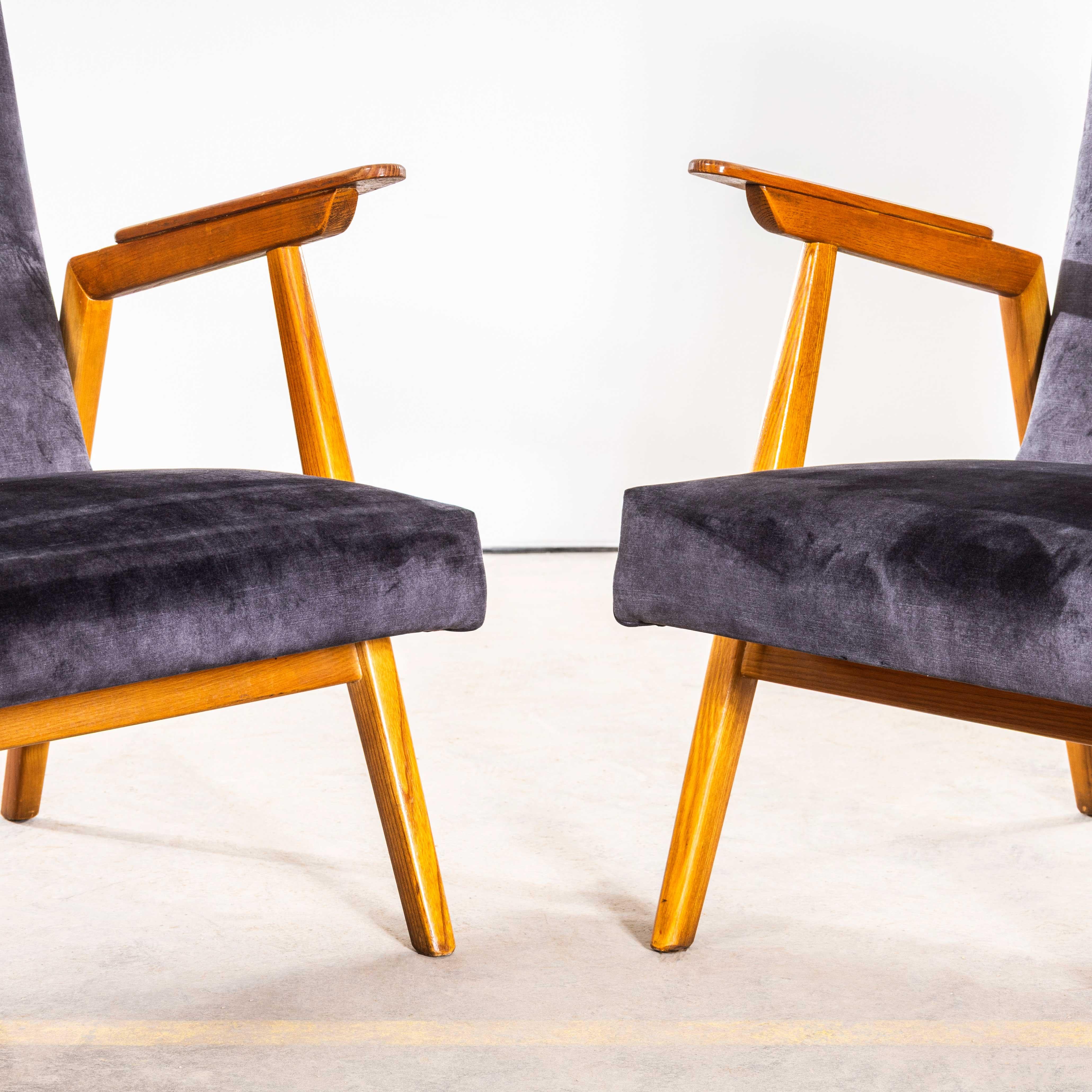 Sillones Grises Tapizados Años 50 Con Brazos Rectos y Tapas Superiores Textil en venta