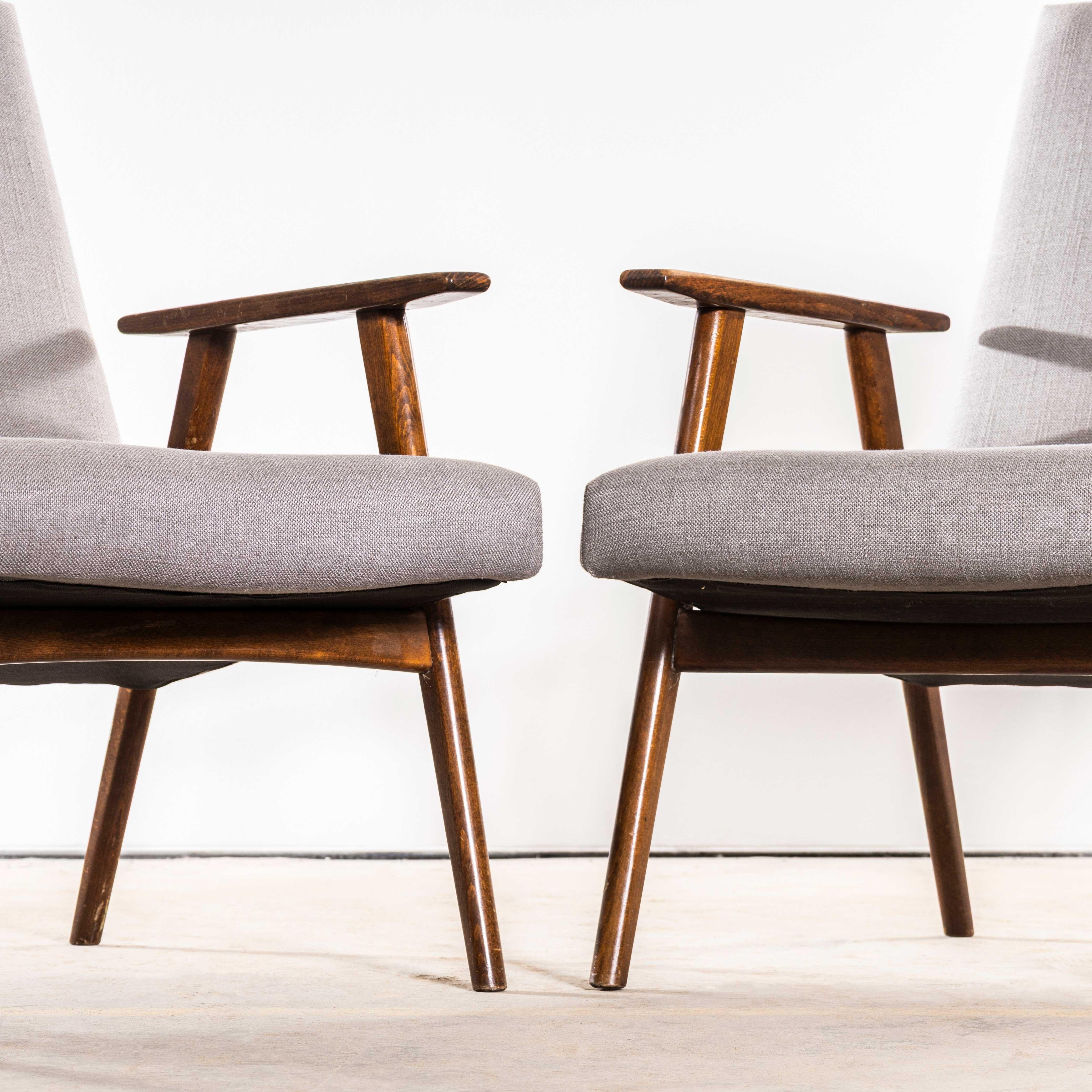 Sillones Grises Tapizados Años 50 Con Brazos Rectos y Tapas Superiores Textil en venta