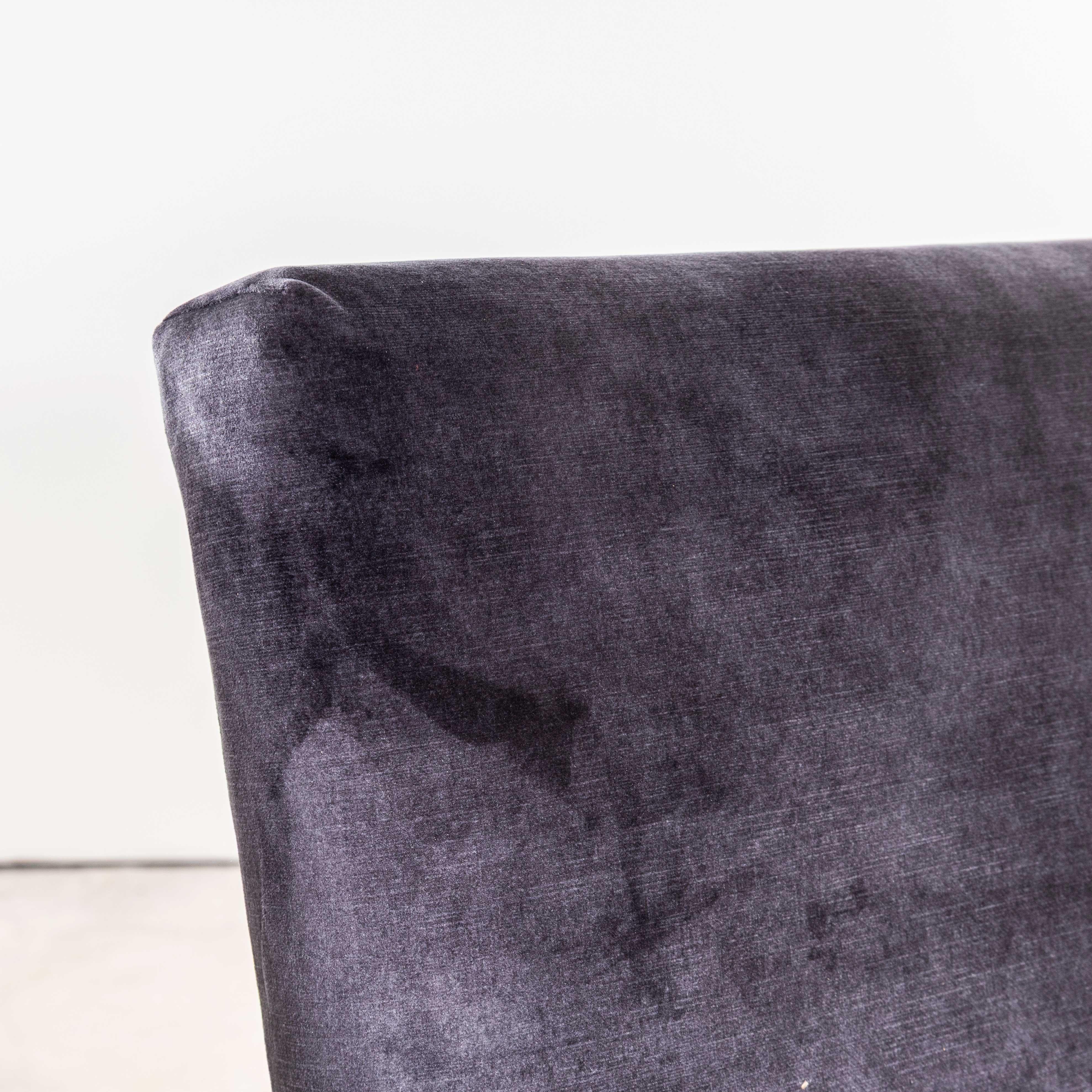 Sillones Grises Tapizados Años 50 Con Brazos Rectos y Tapas Superiores en venta 2