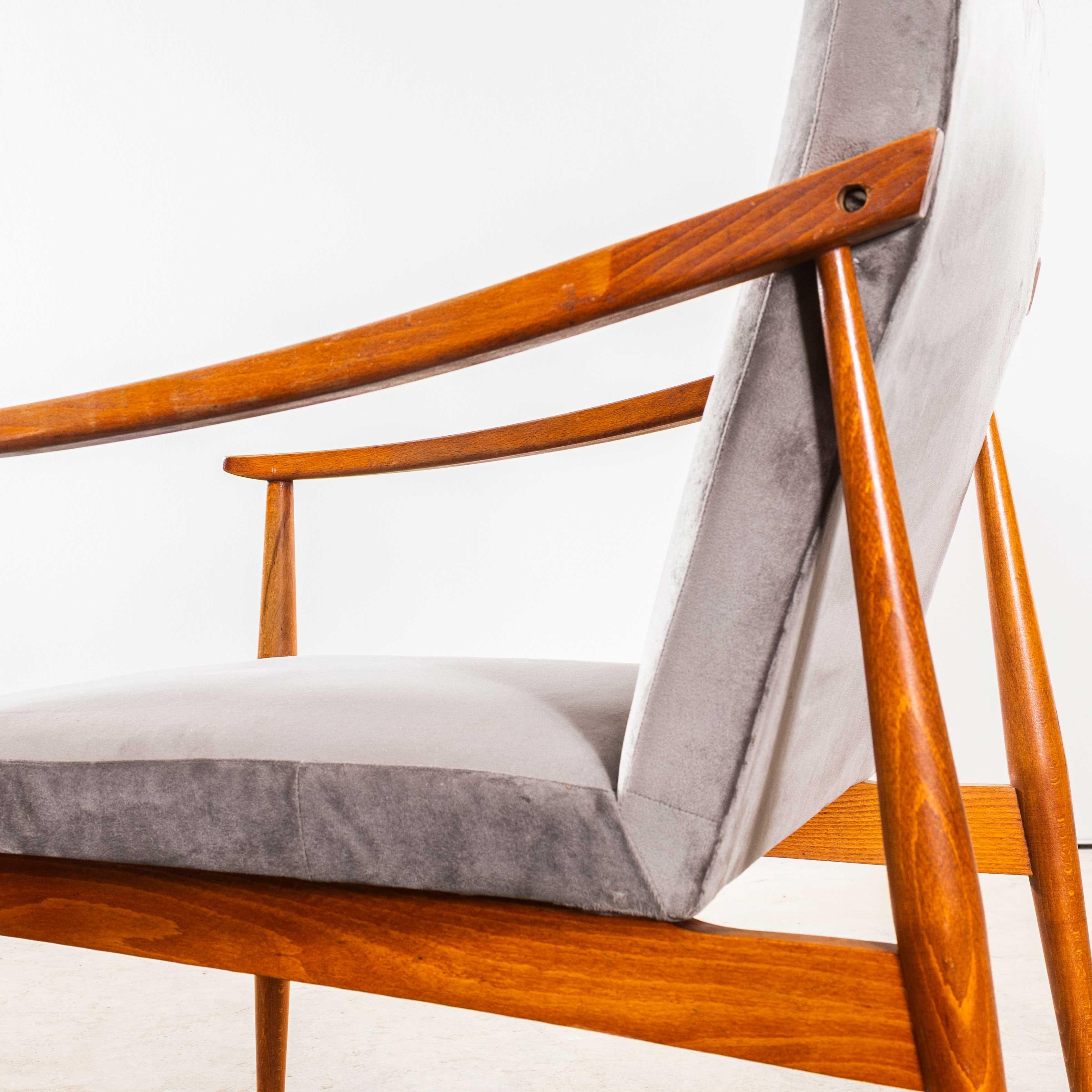 Sillones de mediados de los años 50 tapizados en gris claro con brazos rectos y parte superior en c Escandinavo en venta