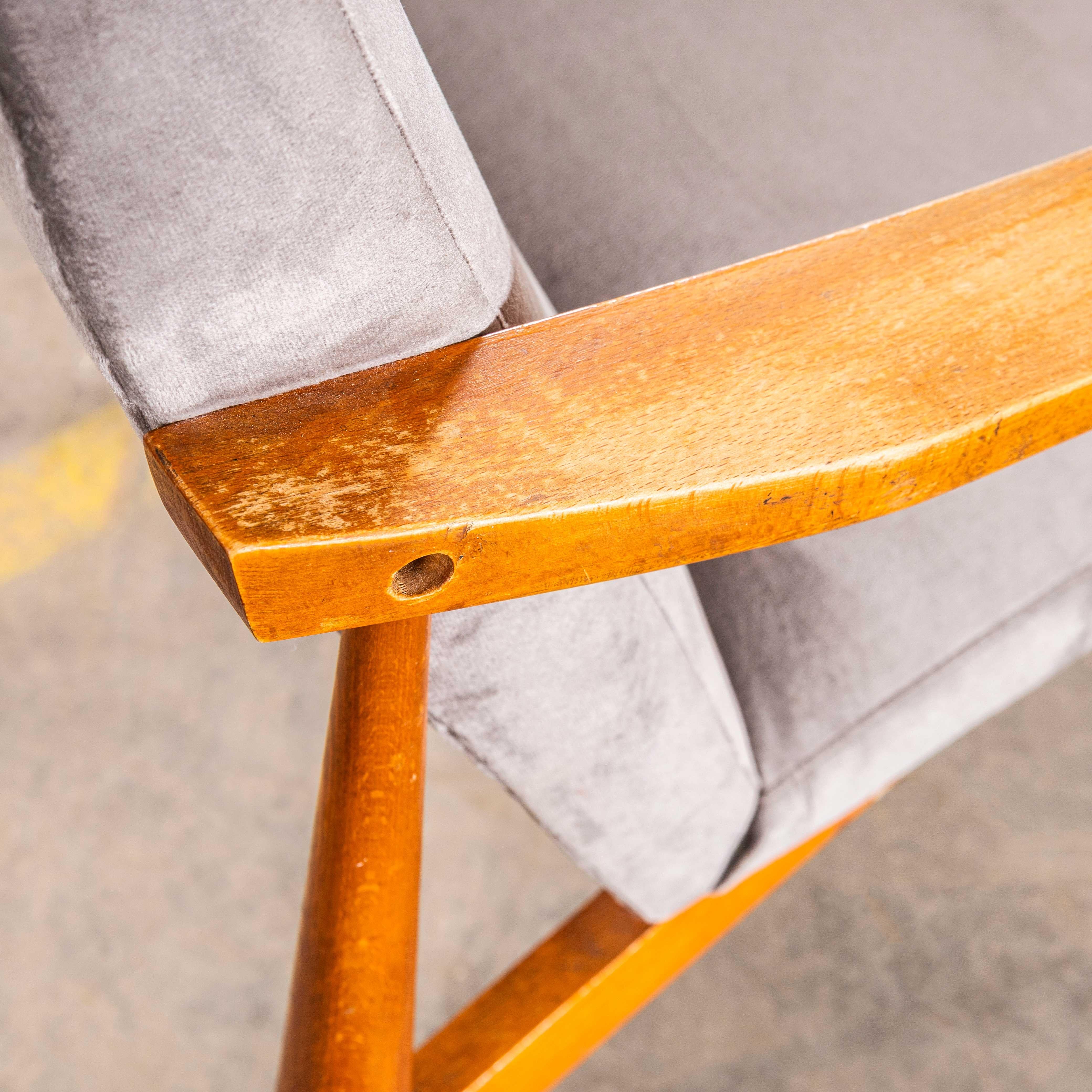 Sillones de mediados de los años 50 tapizados en gris claro con brazos rectos y parte superior en c mediados del siglo XX en venta