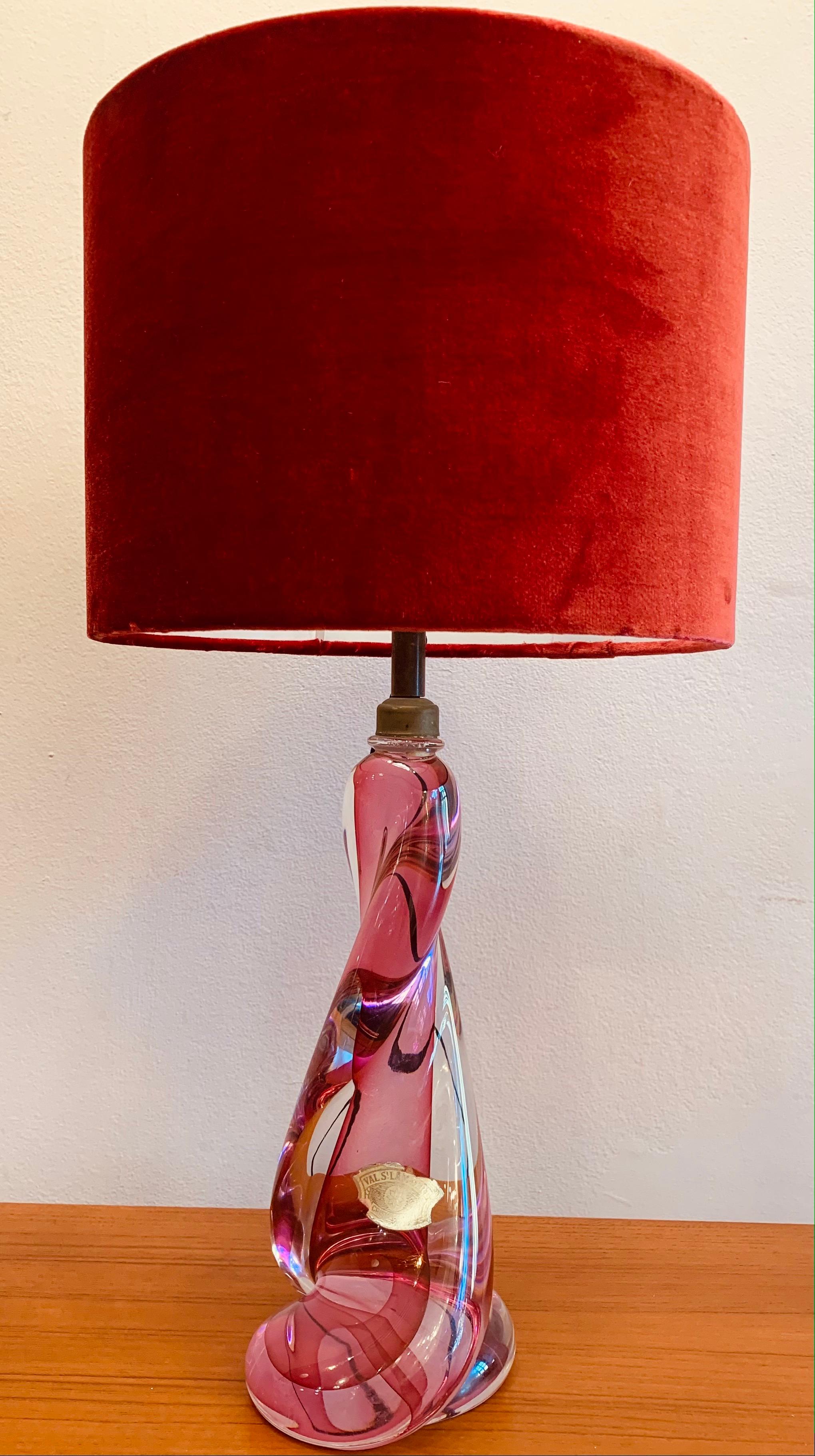 1950s Val St Lambert, pink and clear glass, twisted crystal lamp base with a vintage brass light fitting. Handblown in heavy lead crystal glass in Belgium. The brand new deep pink velvet shade is included. Part of the original foil Val St Lambert is