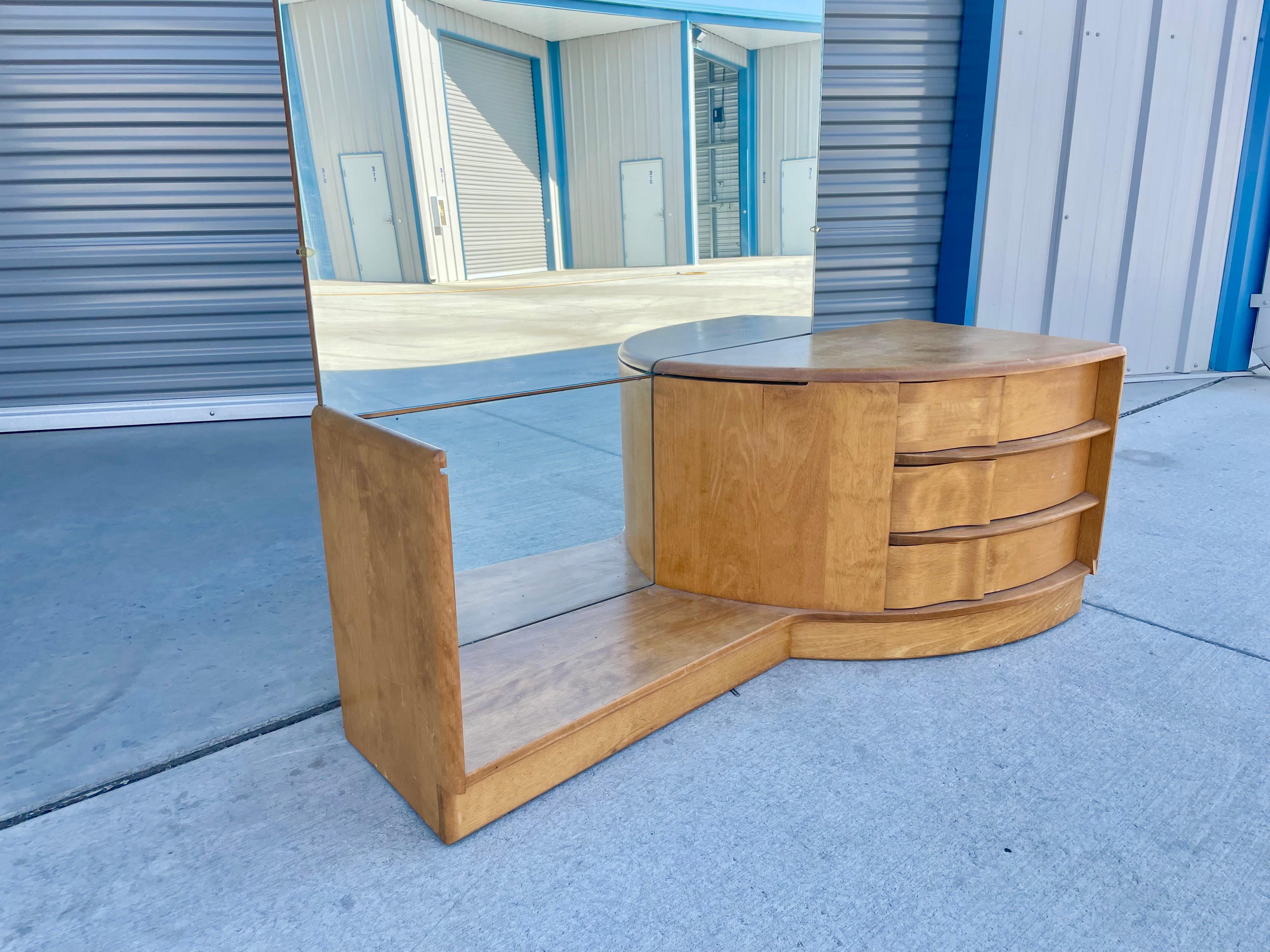 1950s Mid Century Vanity by Heywood Wakefield In Good Condition For Sale In North Hollywood, CA