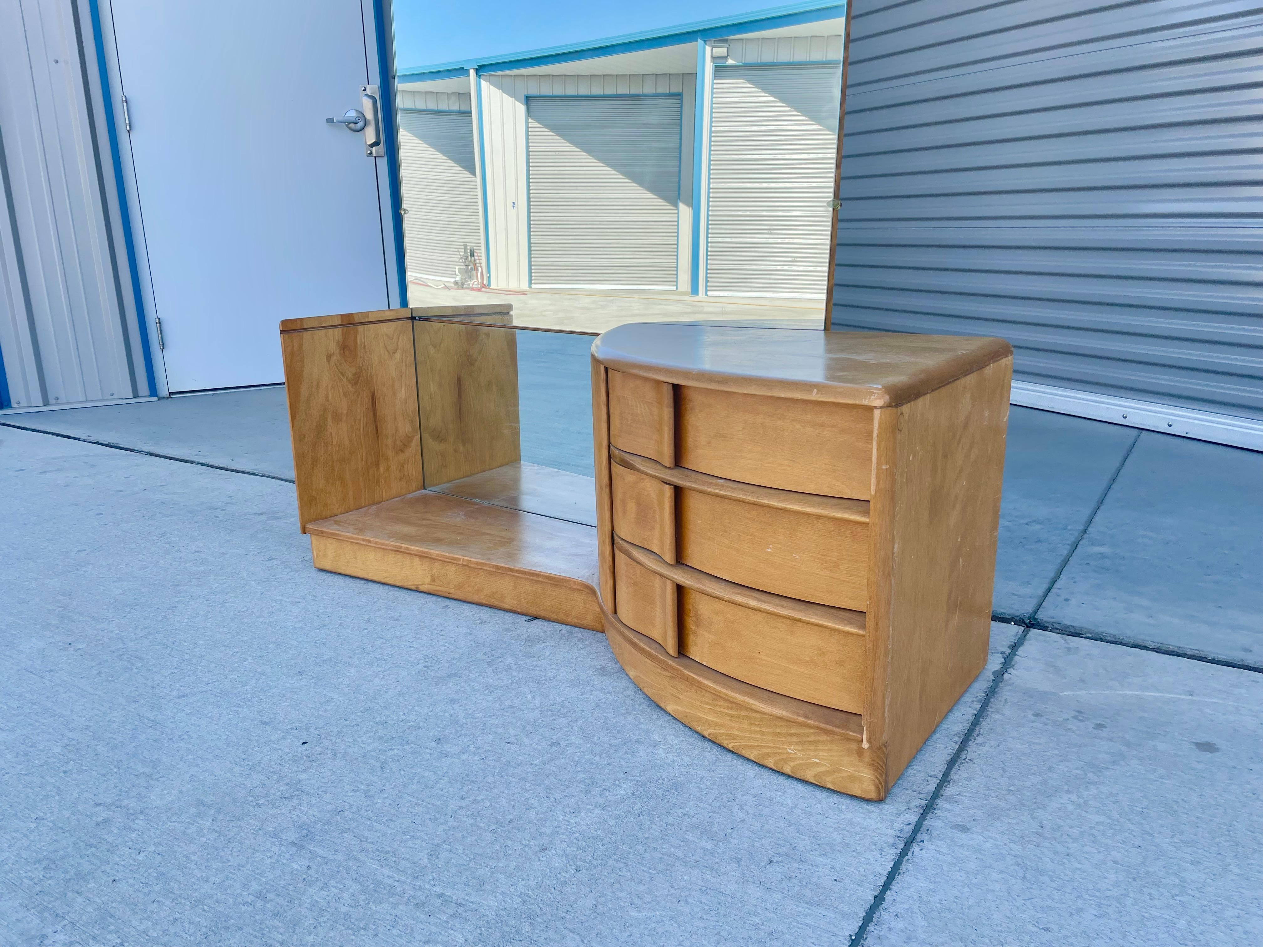 1950s Mid Century Vanity by Heywood Wakefield In Good Condition For Sale In North Hollywood, CA