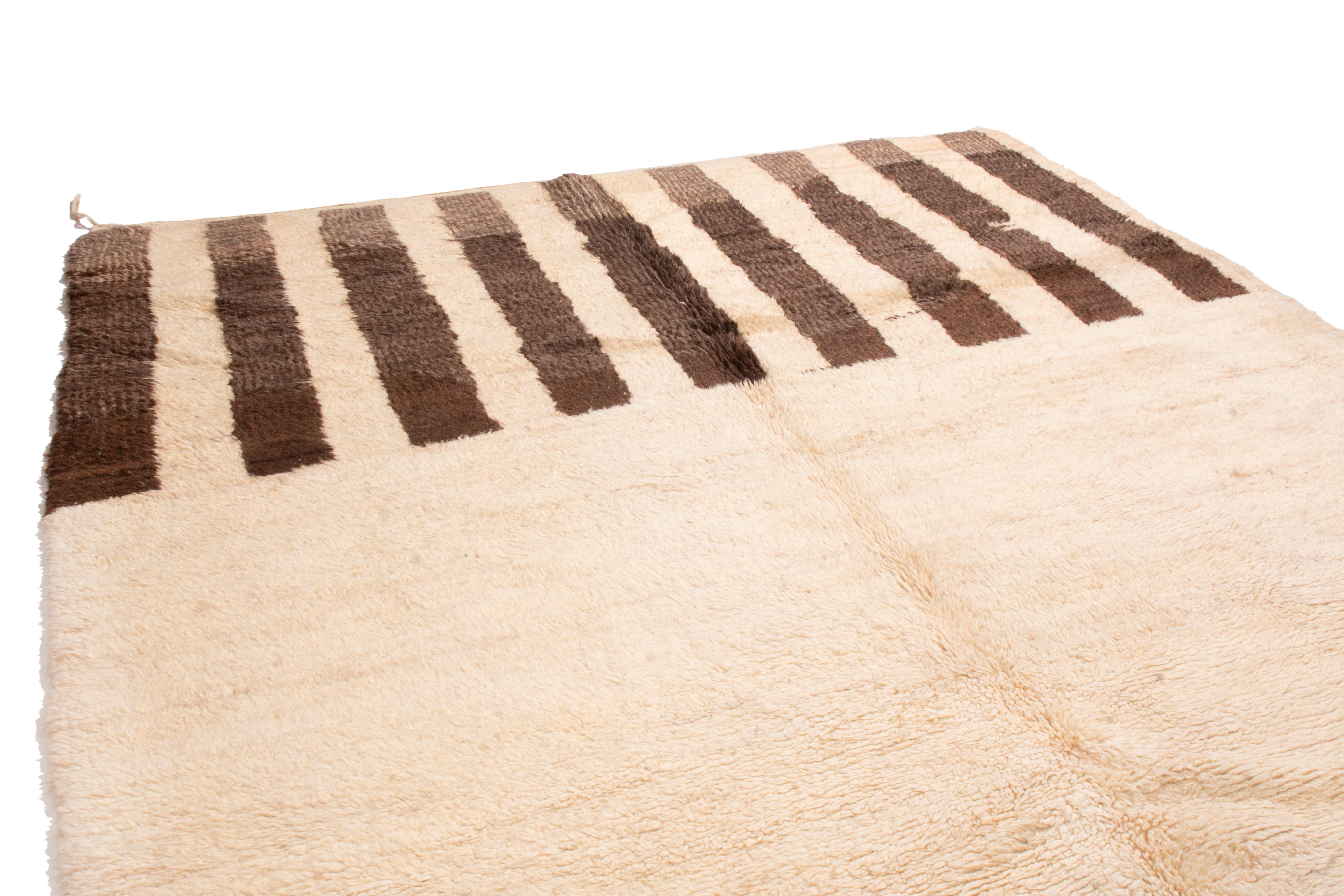 1950s Mid-Century Vintage Moroccan Rug Beige Brown Open Field Pattern
About the Collection: From the antique and vintage riches of the Berber weavers to the exciting newer loom productions, our Moroccan collection enjoys a diversity of wool and
