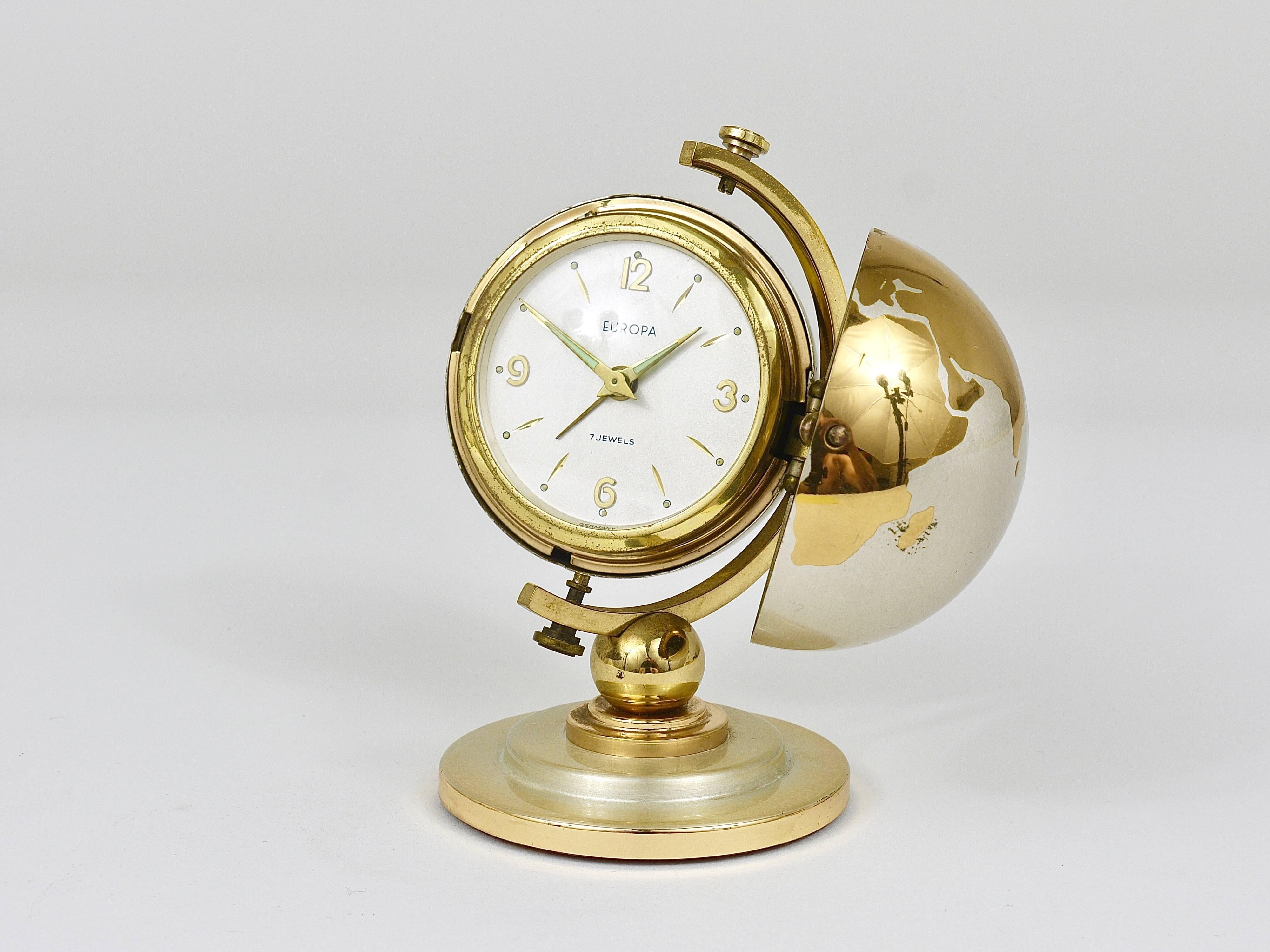 A beautiful modernist world globe brass desk clock with alarm from the 1950s. Executed by Europe, Germany. The clock has a manual winding movement and works excellently. In very good condition with nice patina.