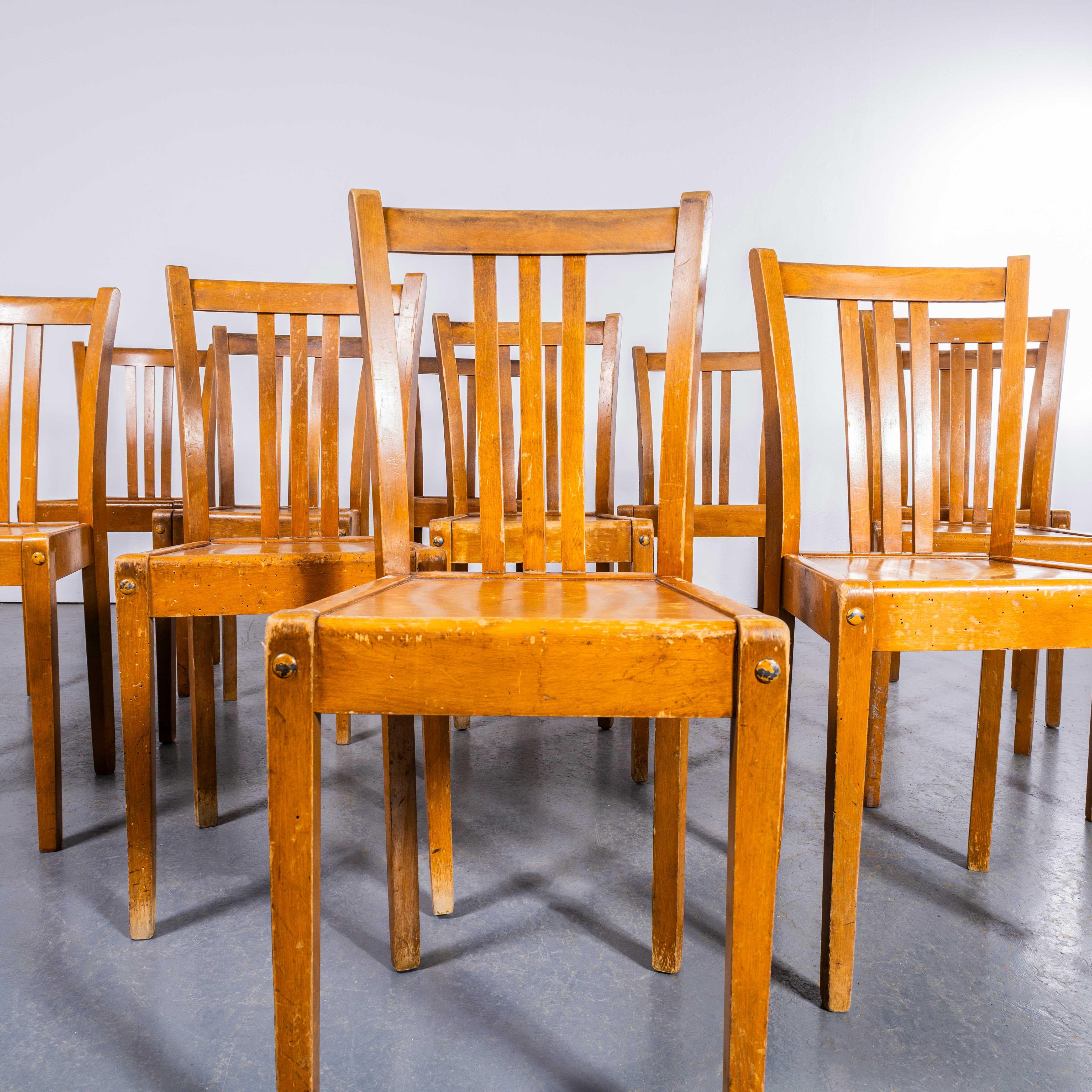 1950's Mid Oak Stella Dining Chairs With Flat Angular Seat - Set Of Eleven (Französisch) im Angebot