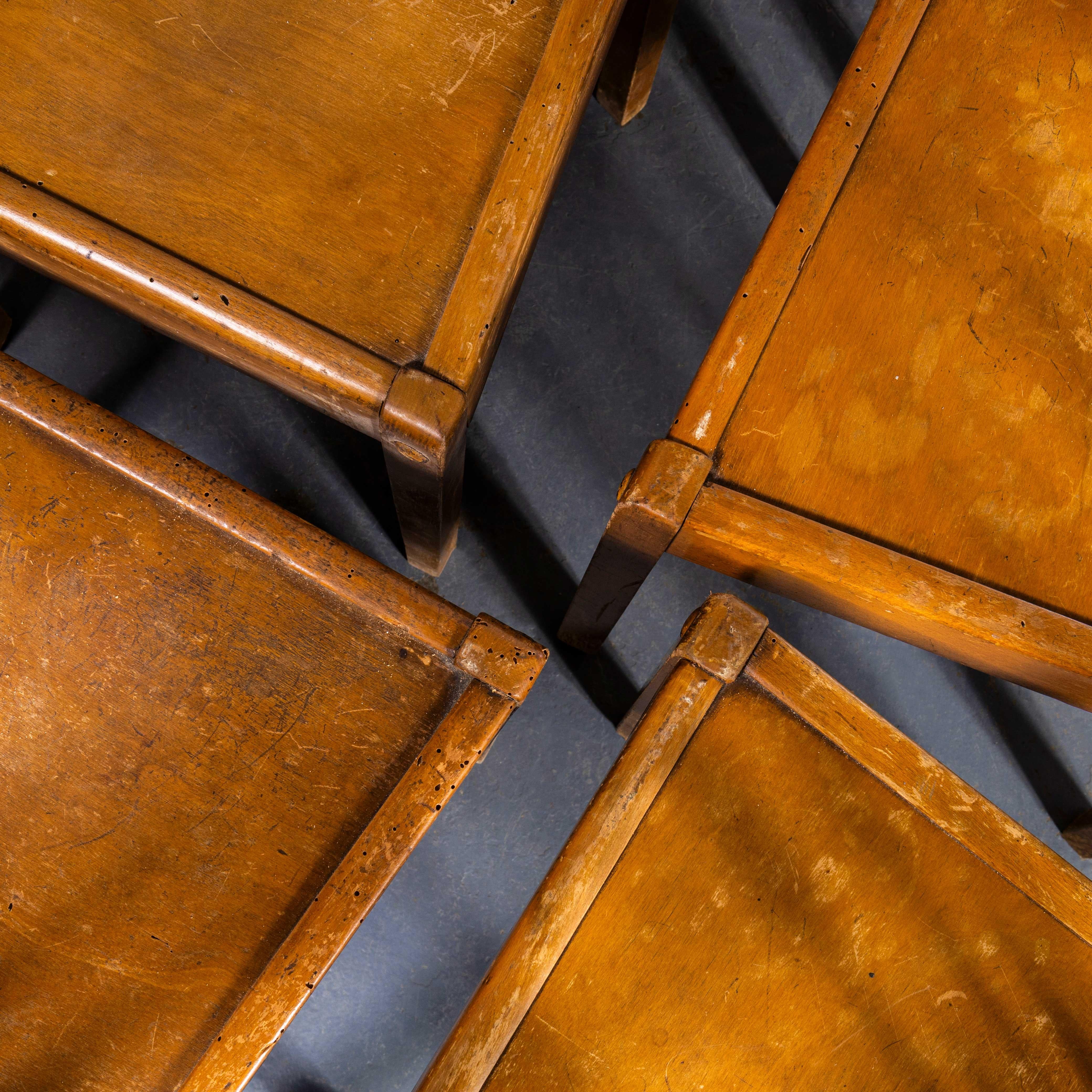 1950's Mid Oak Stella Dining Chairs With Flat Angular Seat - Set Of Eleven im Zustand „Gut“ im Angebot in Hook, Hampshire