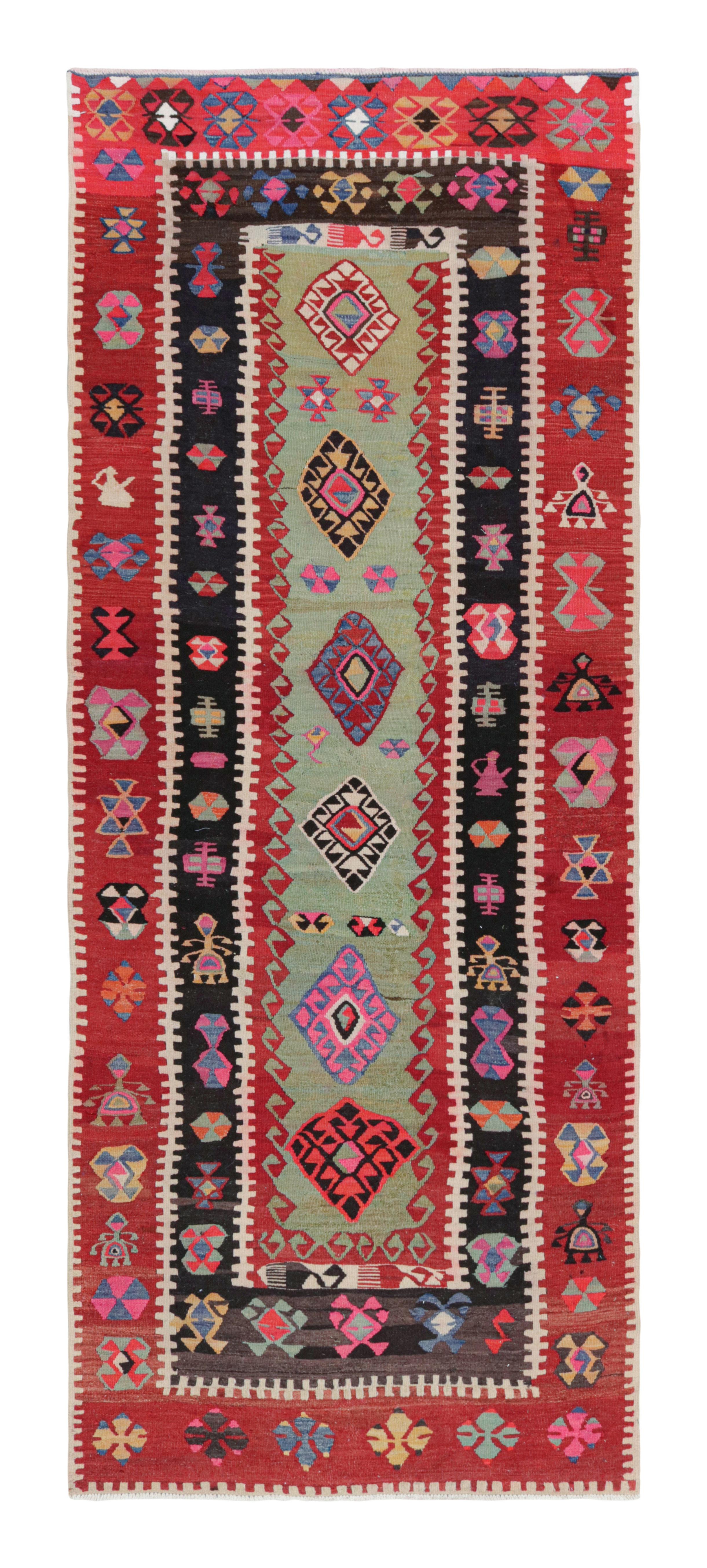 Tapis d'Anatolie du milieu du siècle dernier rouge vert vintage tribal Tapis & Kilim, années 1950