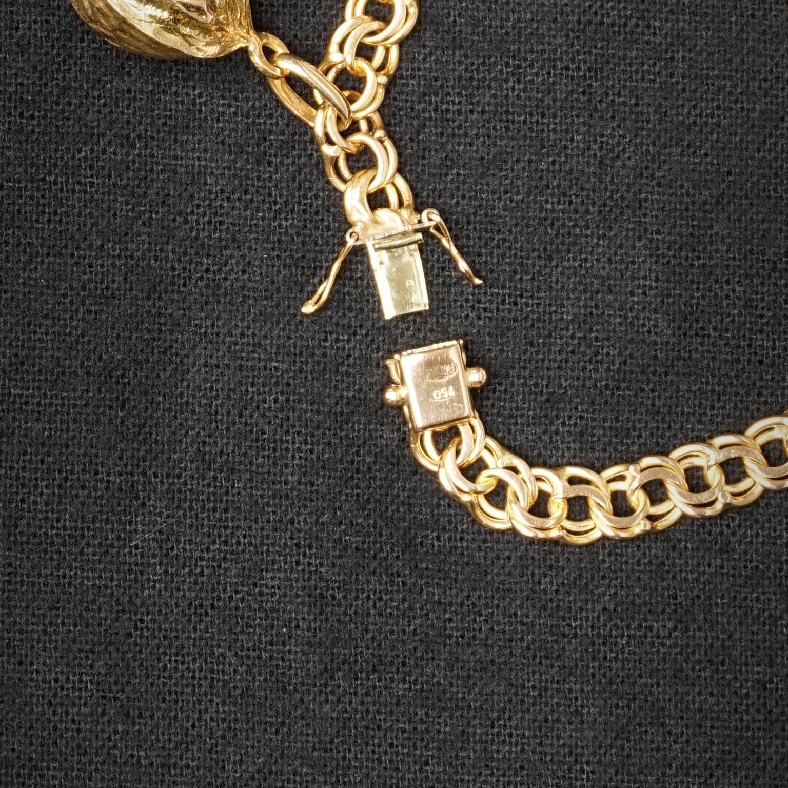 1950s Midcentury Classic Double Link 18-Karat Gold Charm Bracelet with Nut Charm For Sale 1